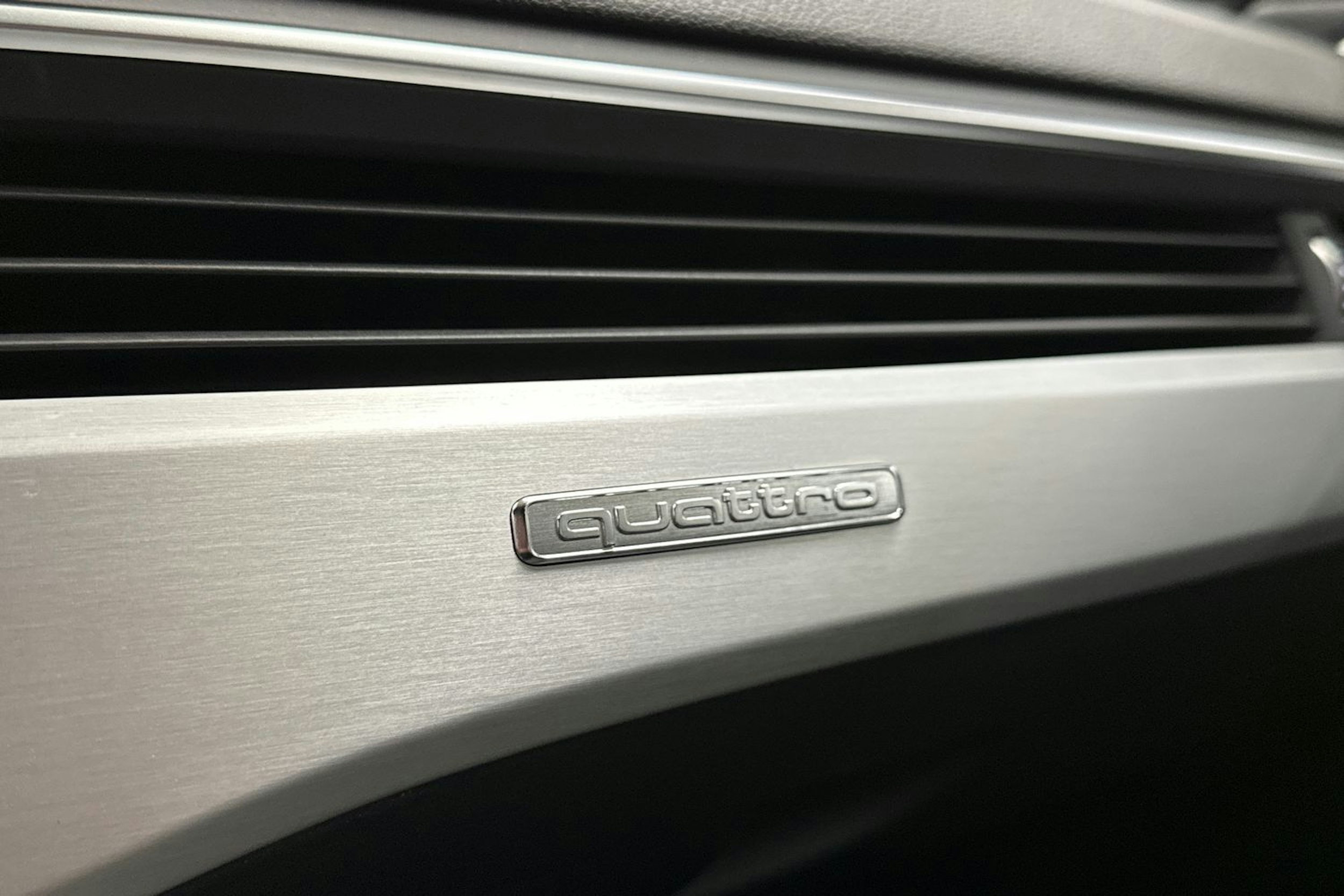 valkoinen Audi A4 2021 kuva 24.