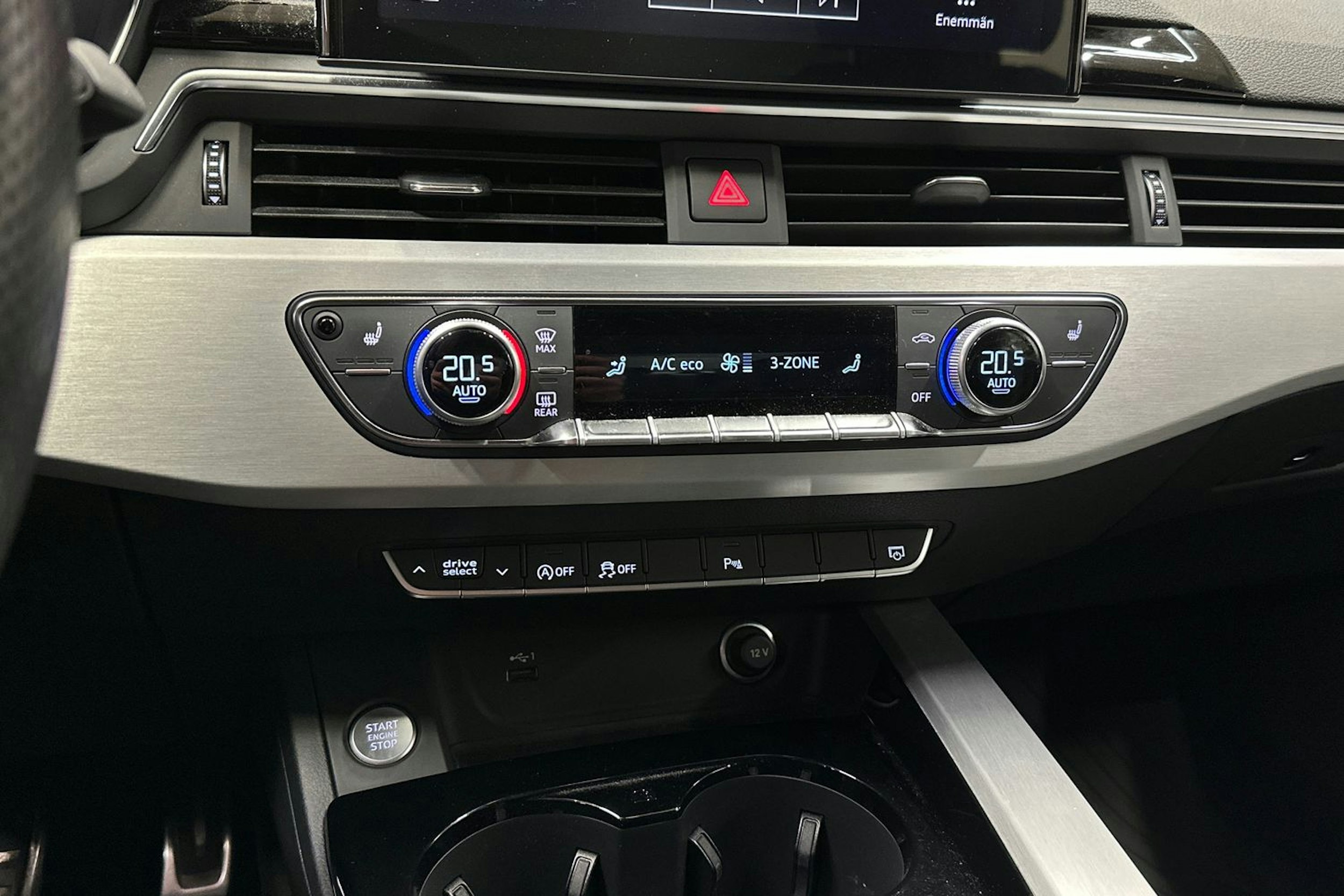 valkoinen Audi A4 2021 kuva 25.