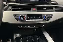 valkoinen Audi A4 2021 kuva 25.