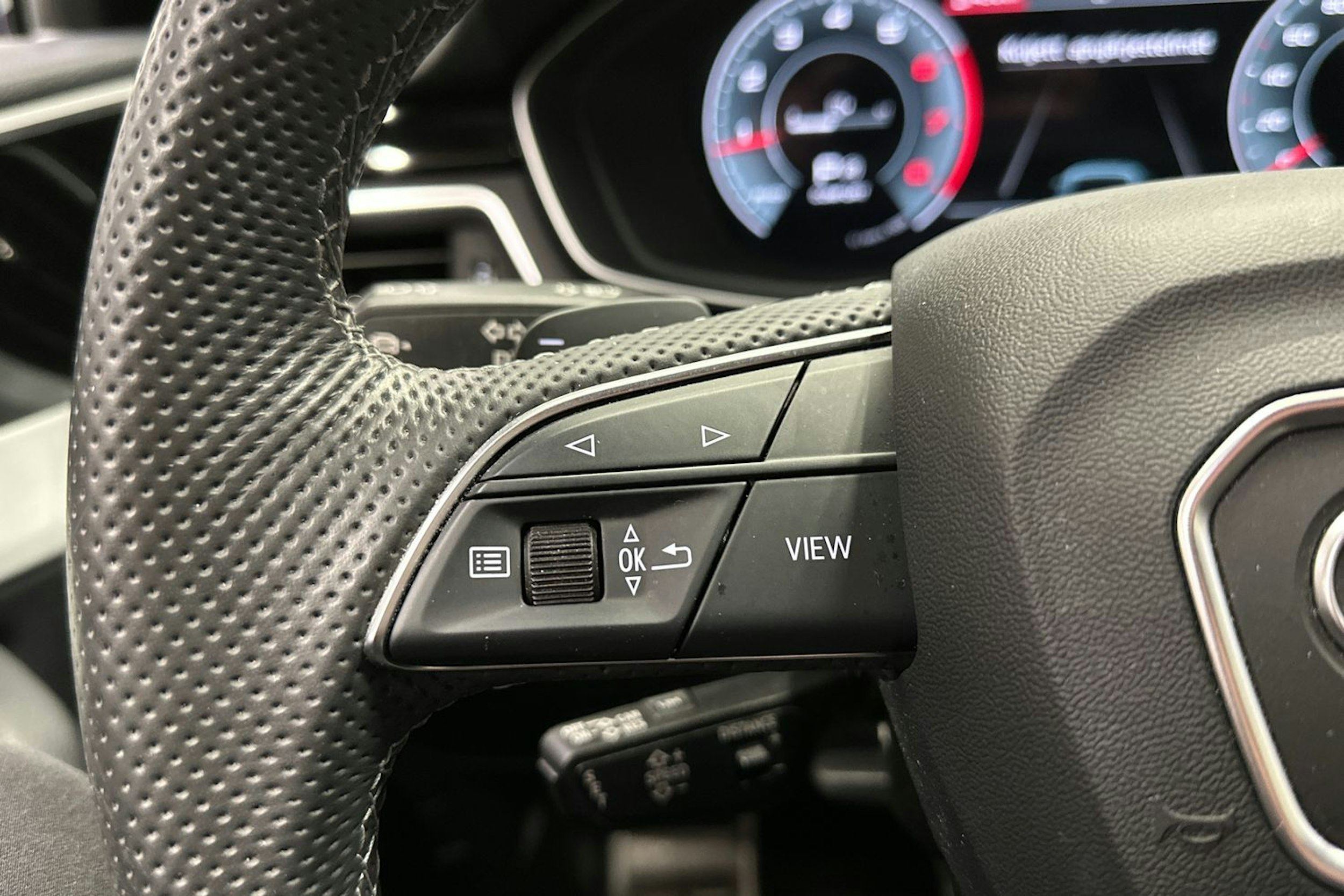 valkoinen Audi A4 2021 kuva 31.