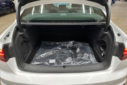 valkoinen Audi A4 2021 kuva 35.
