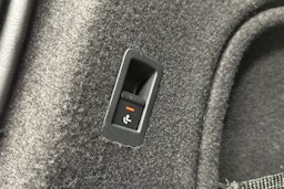 valkoinen Audi A4 2021 kuva 36.