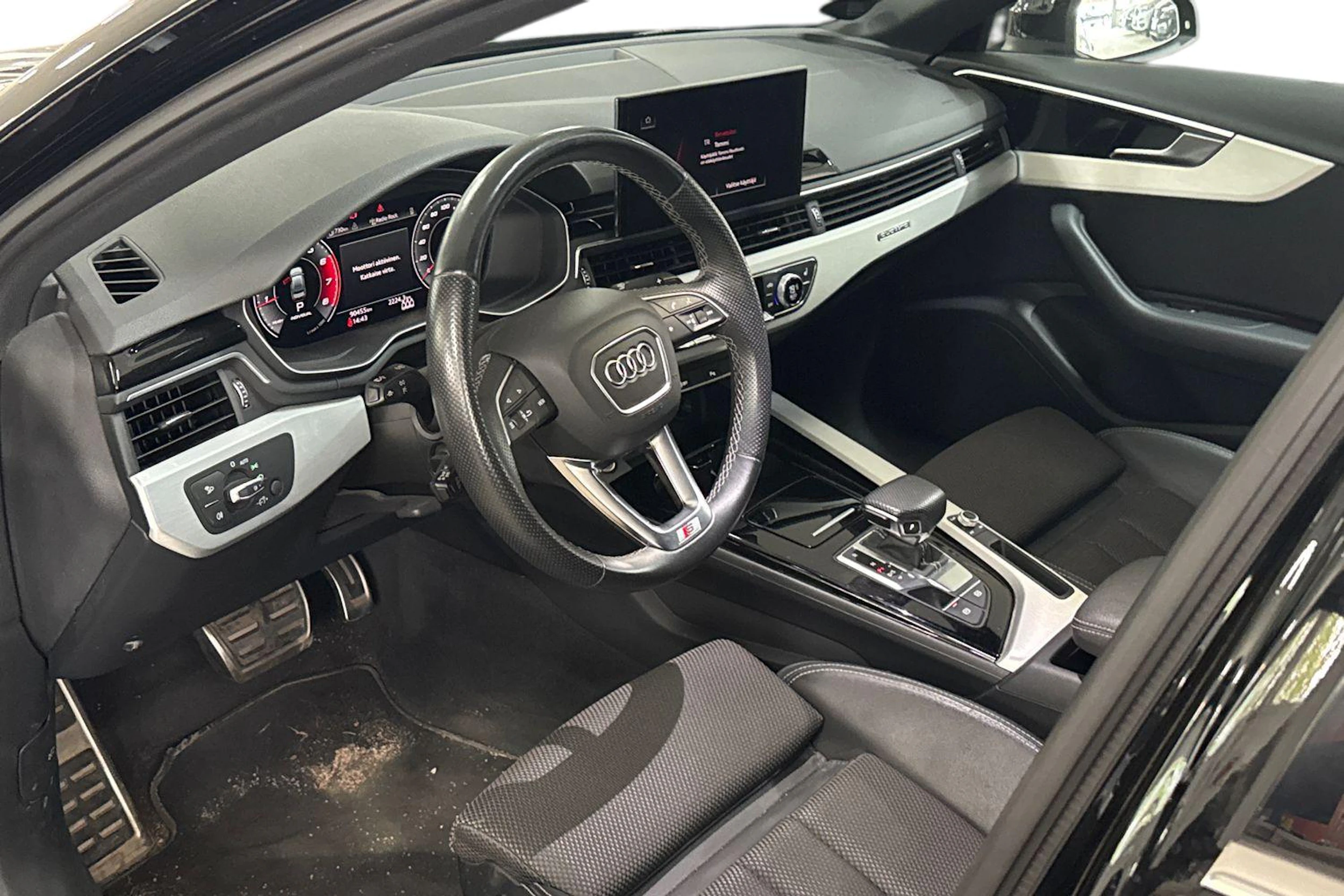 musta Audi A4 2021 kuva 3.