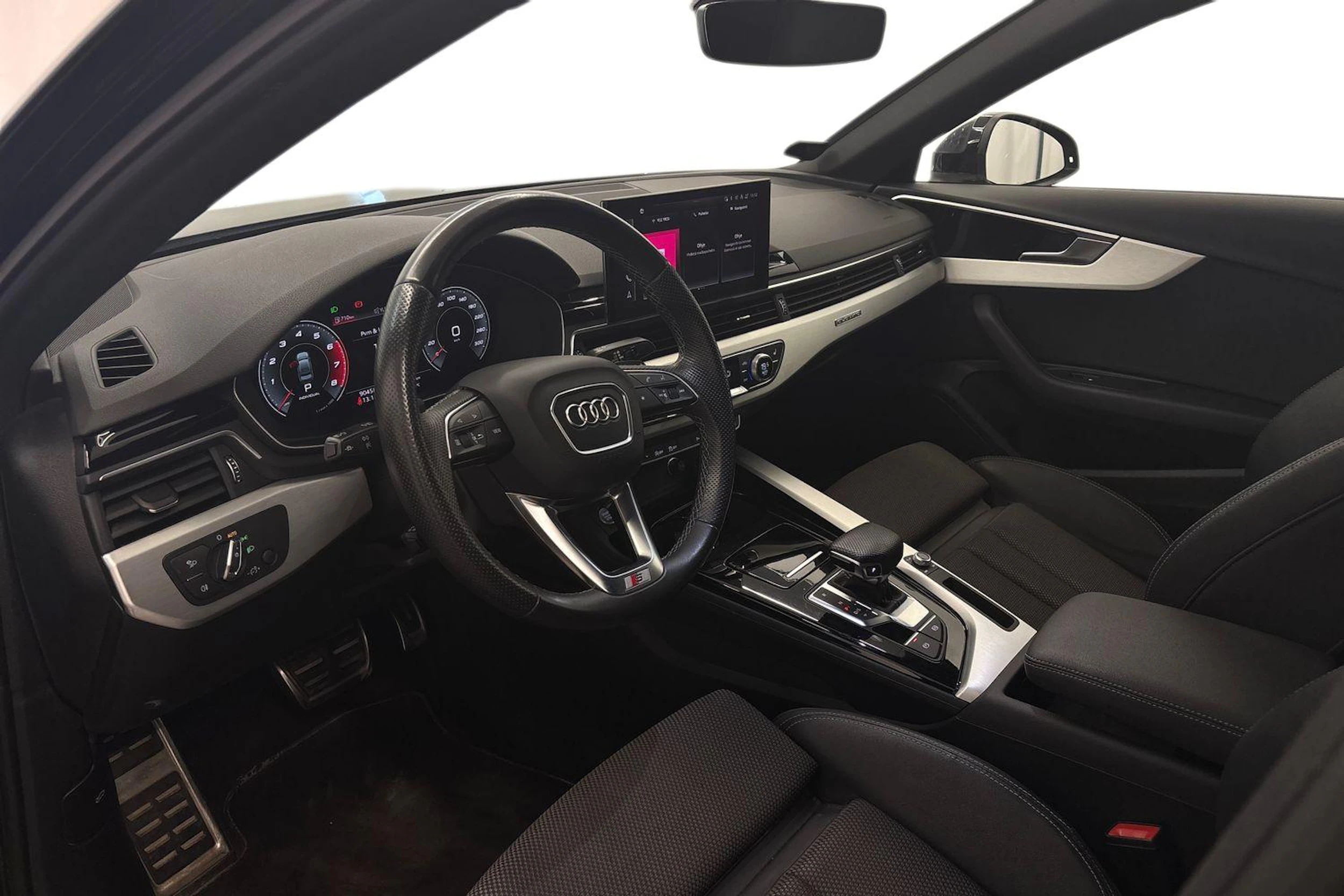 musta Audi A4 2021 kuva 6.