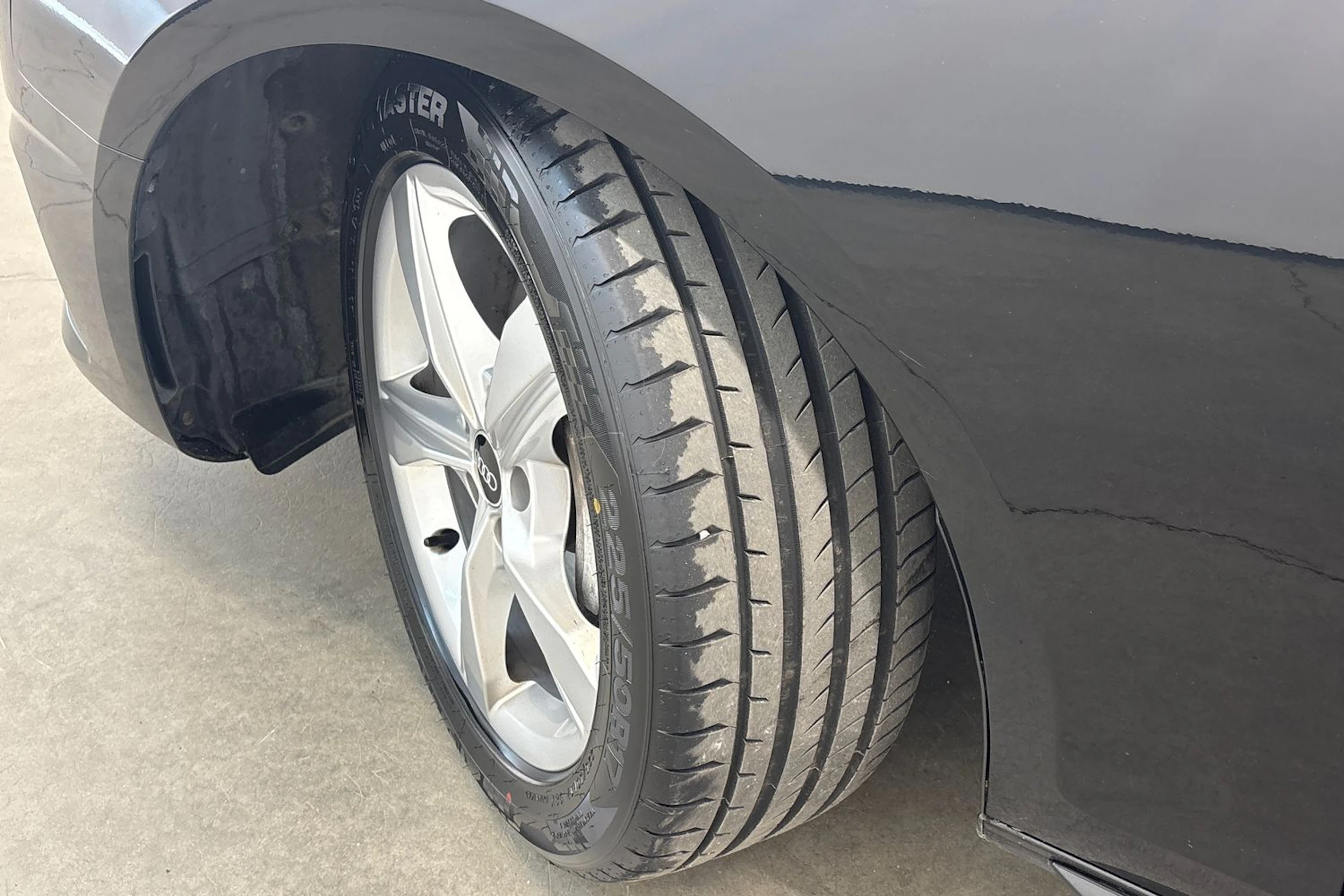 musta Audi A4 2021 kuva 10.
