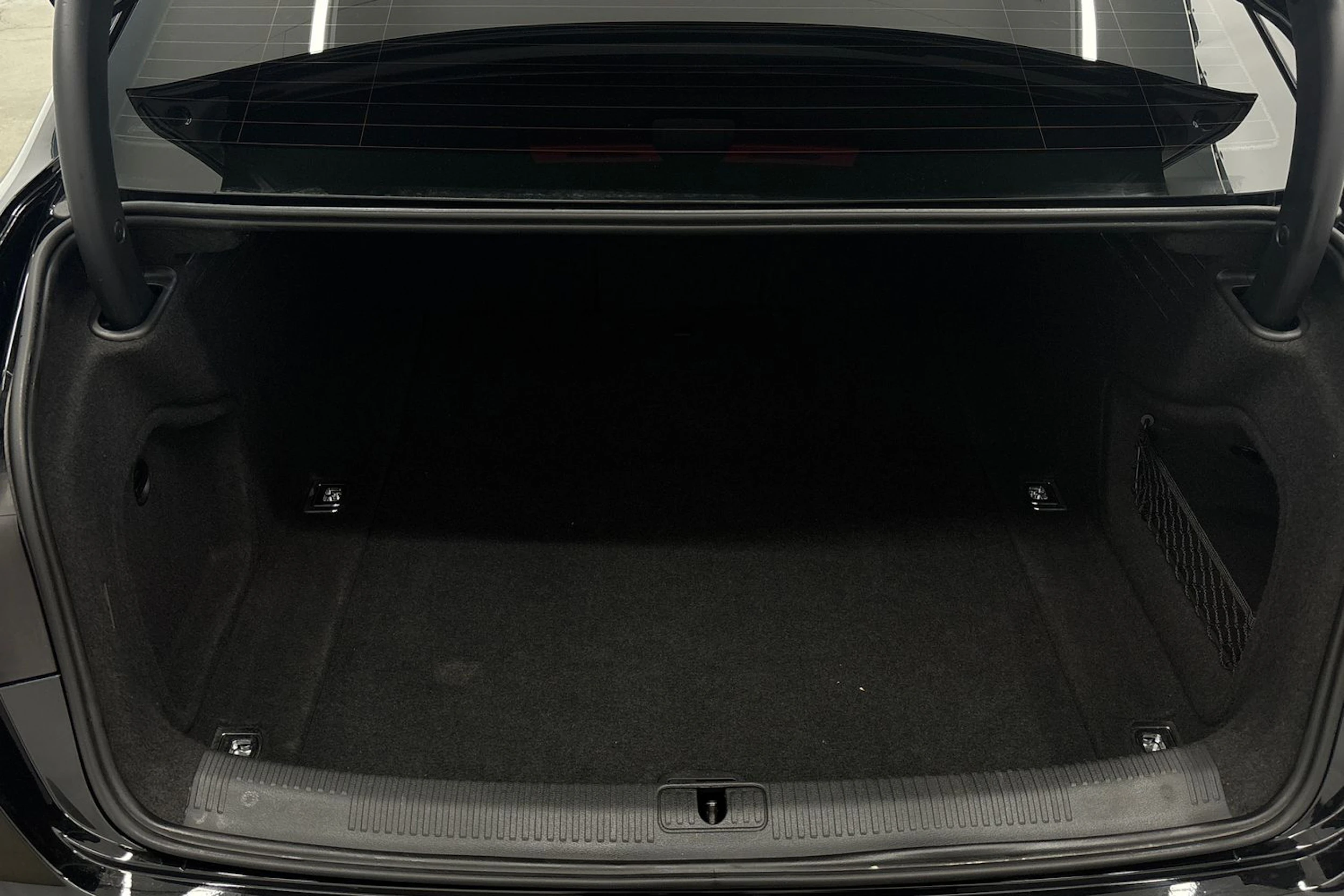 musta Audi A4 2021 kuva 12.