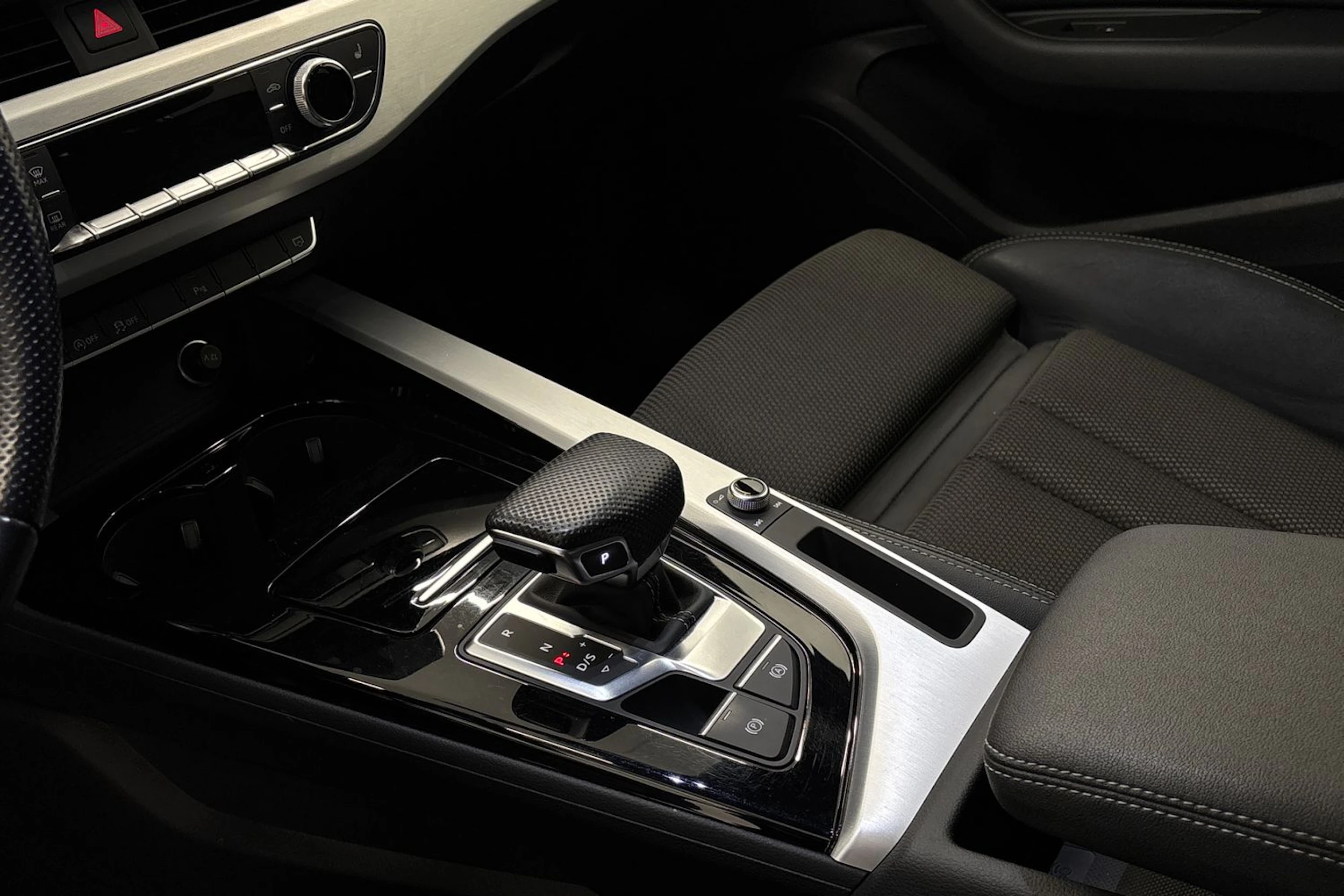 musta Audi A4 2021 kuva 23.