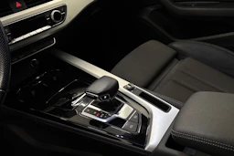 musta Audi A4 2021 kuva 23.