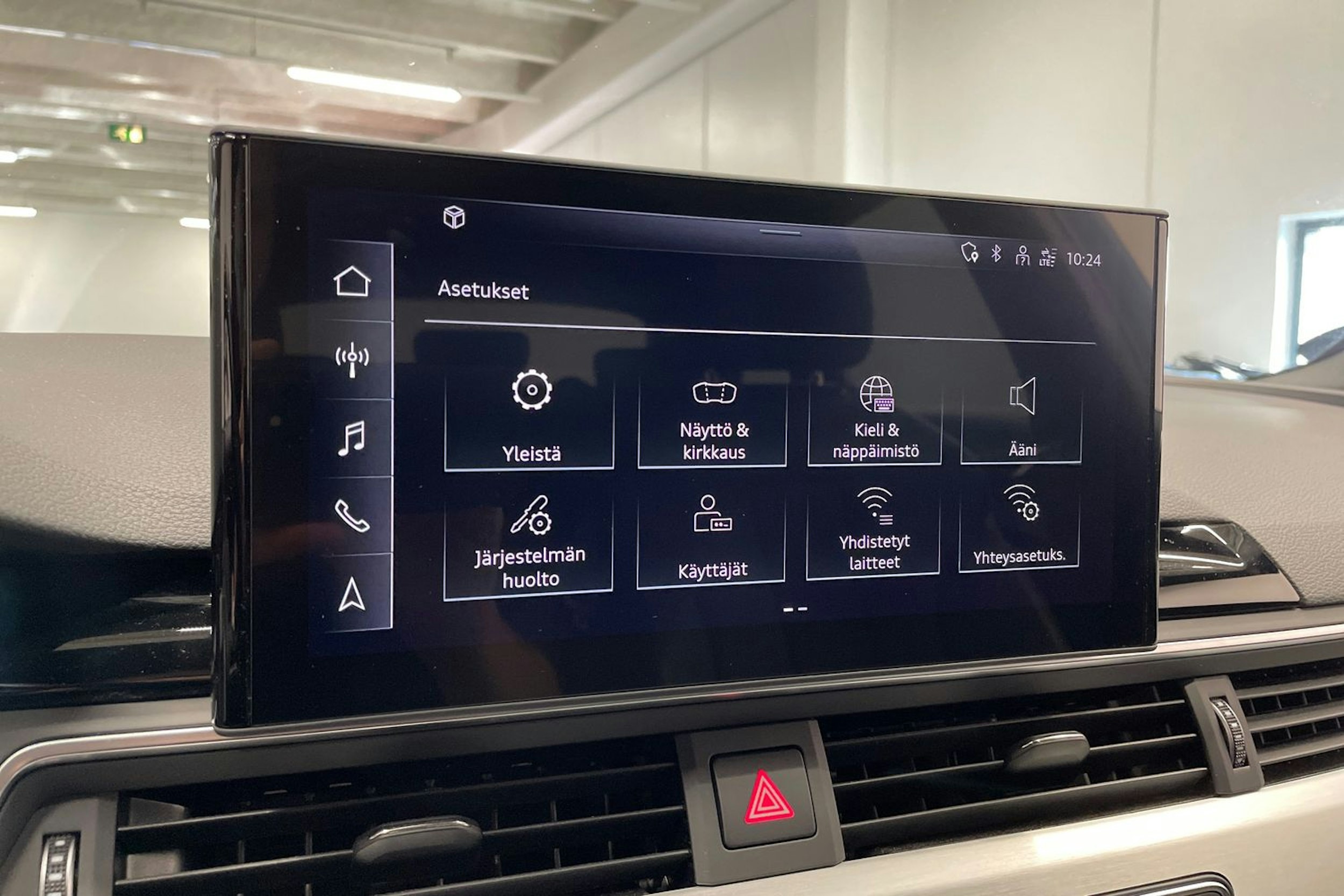 sininen Audi A4 2021 kuva 21.