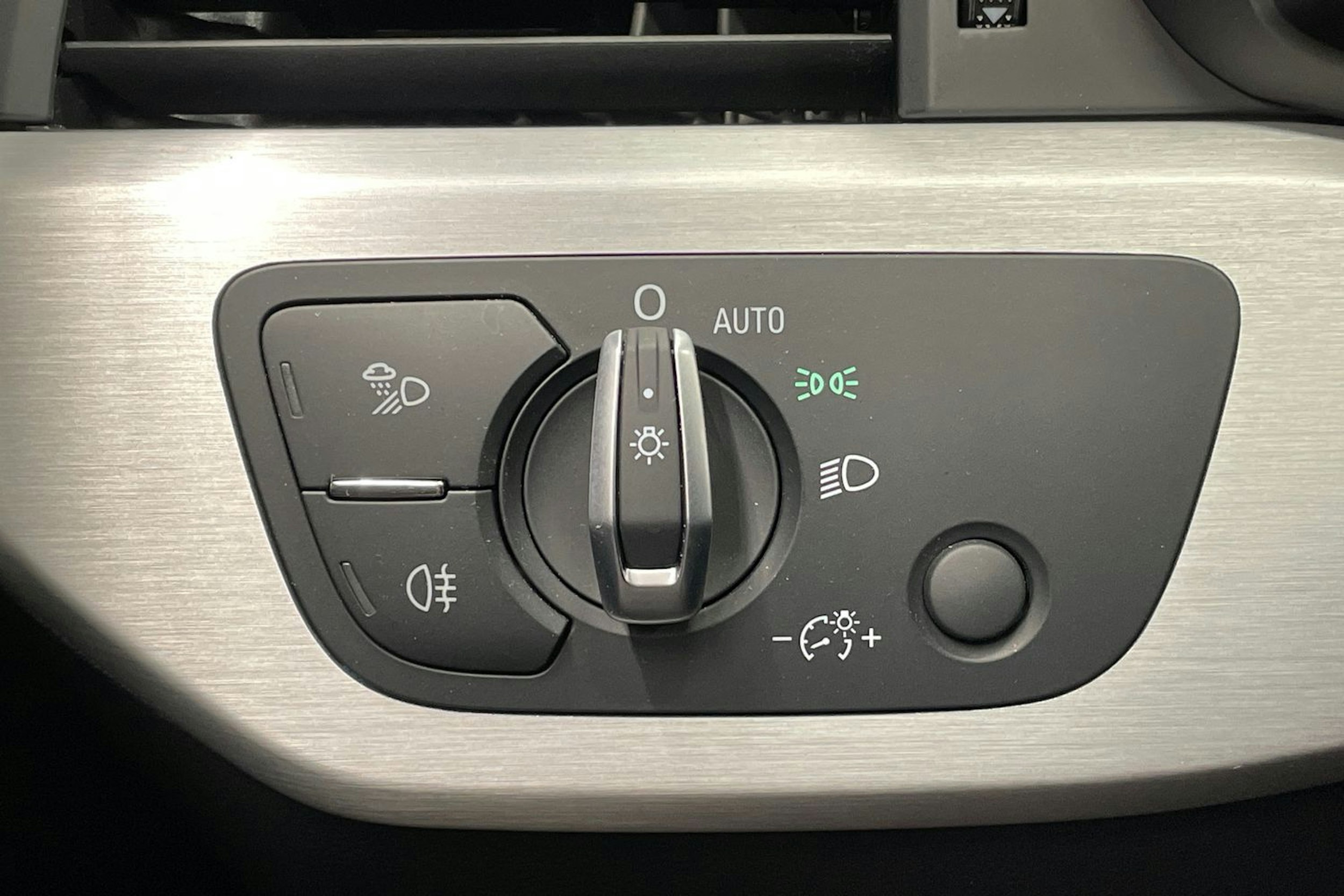 sininen Audi A4 2021 kuva 25.