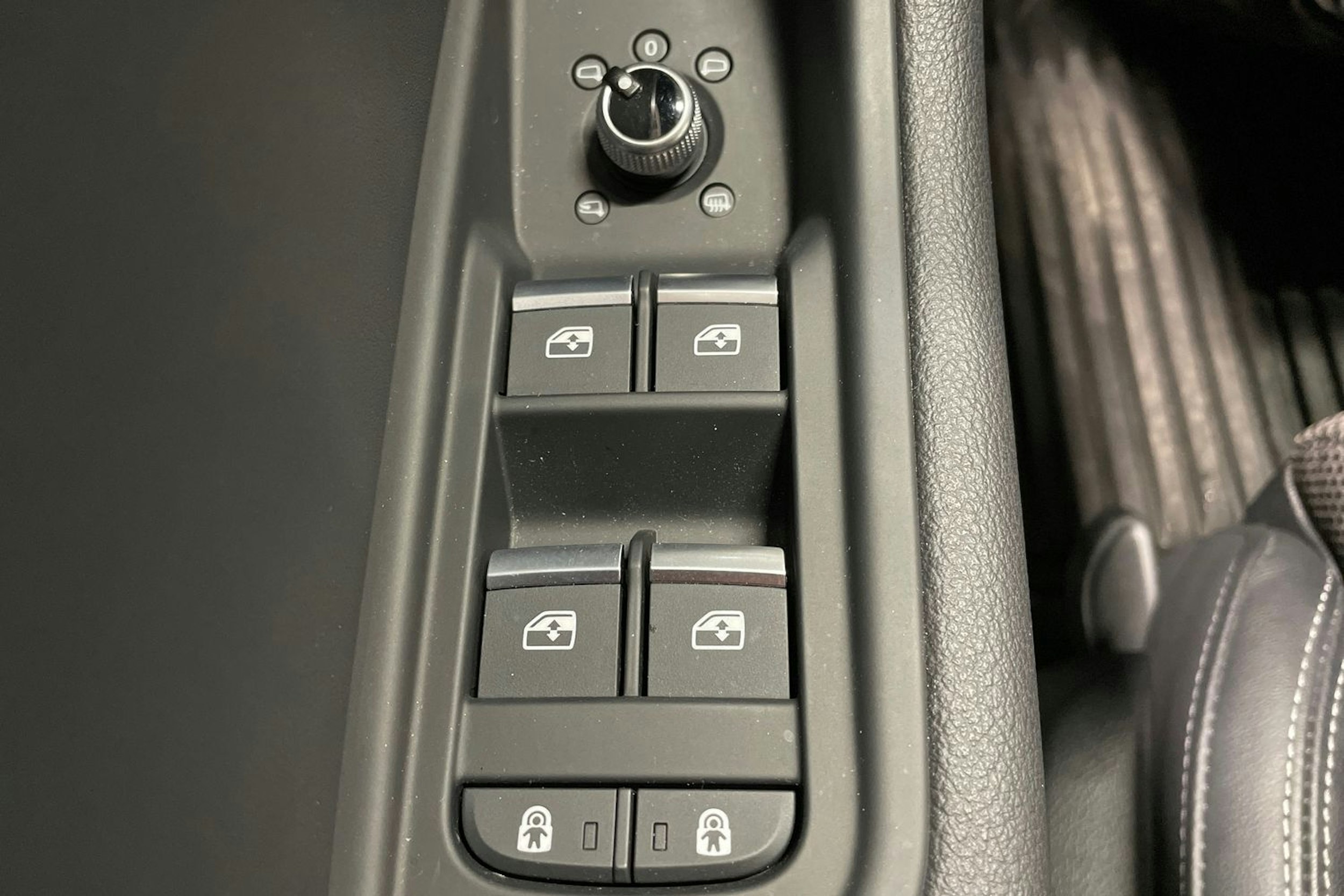 sininen Audi A4 2021 kuva 26.