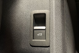 sininen Audi A4 2021 kuva 29.