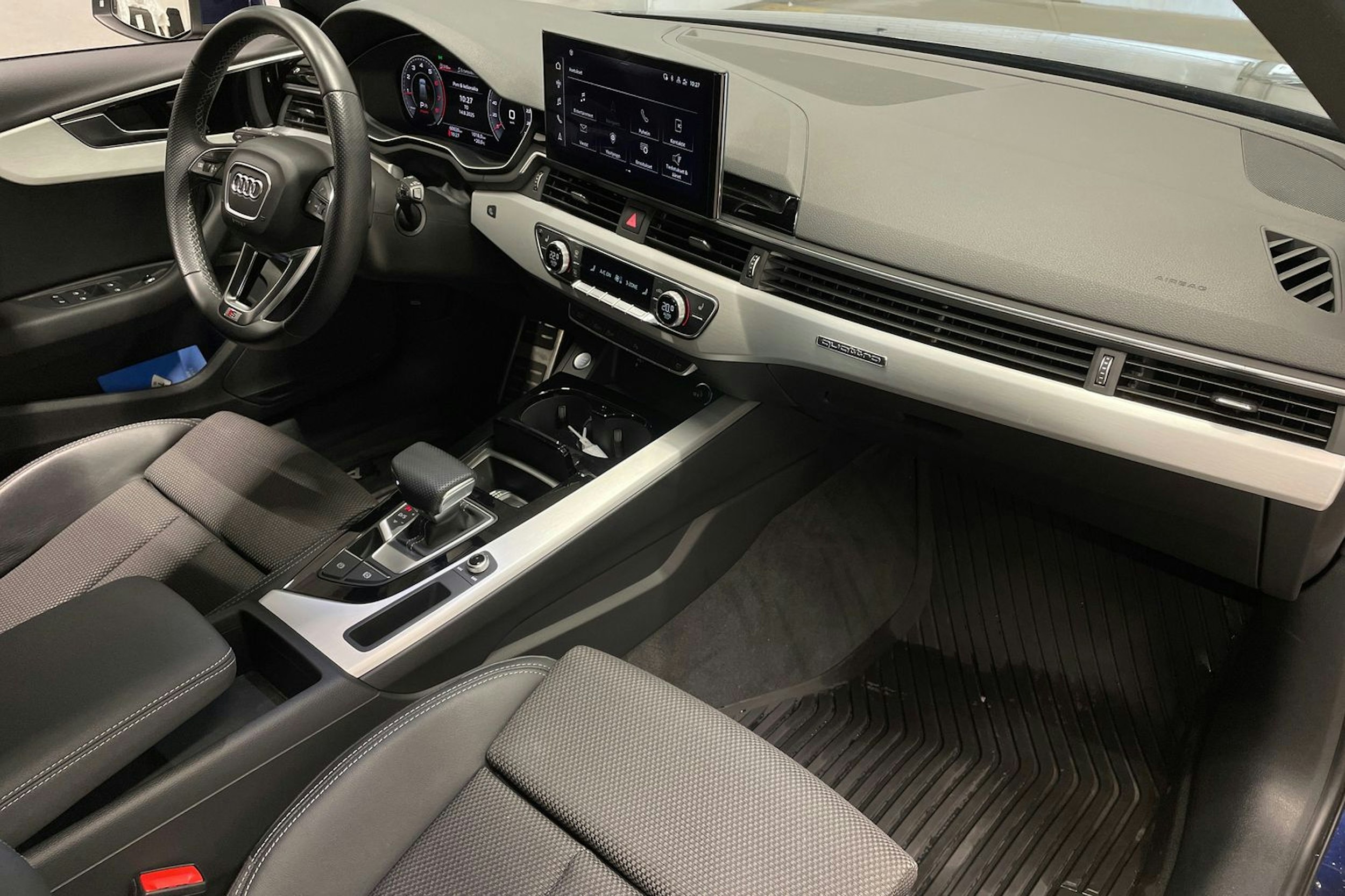 sininen Audi A4 2021 kuva 32.