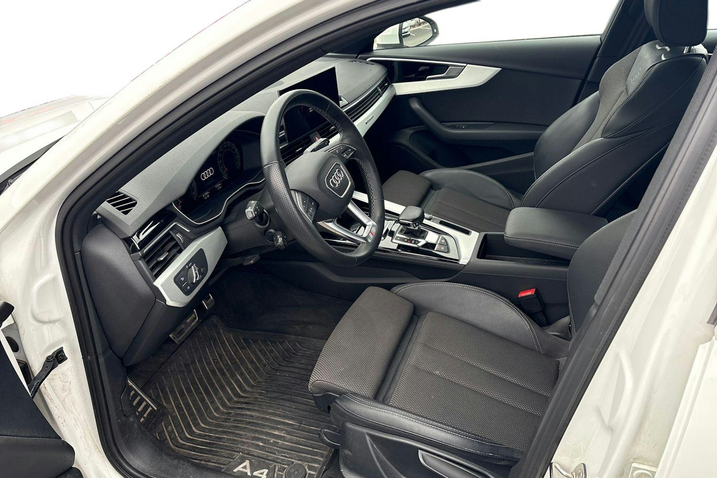 valkoinen Audi A4 2021 kuva 3.
