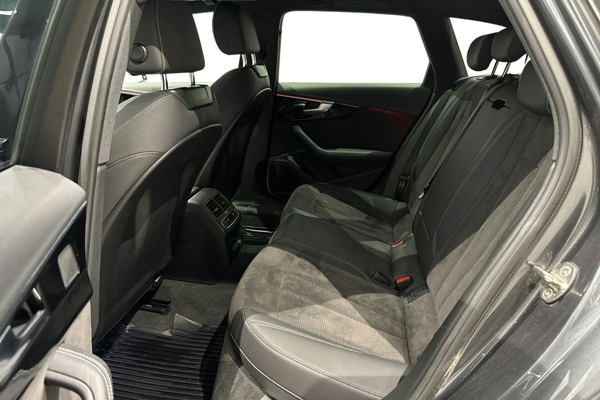 met. harmaa Audi A4 2021 kuva 10.