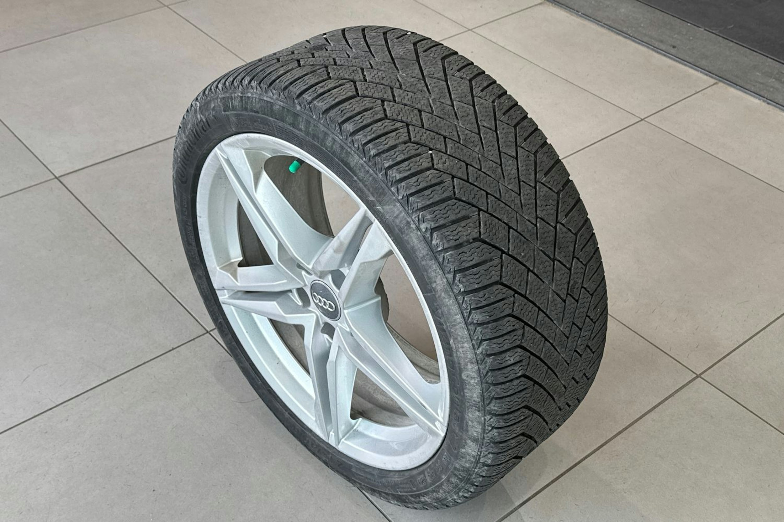 met. harmaa Audi A4 2021 kuva 13.