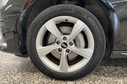 musta Audi A4 2021 kuva 9.