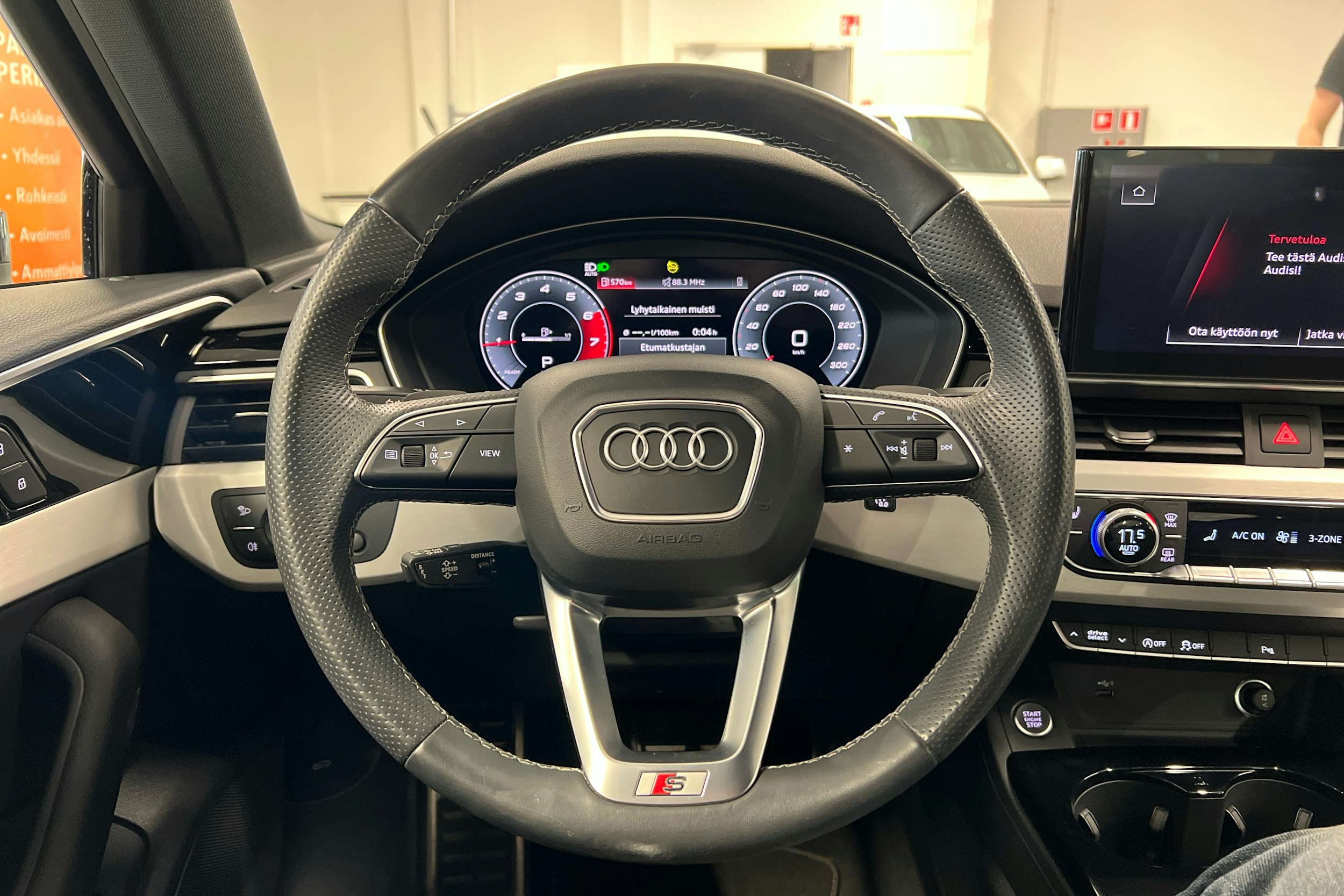 musta Audi A4 2021 kuva 11.
