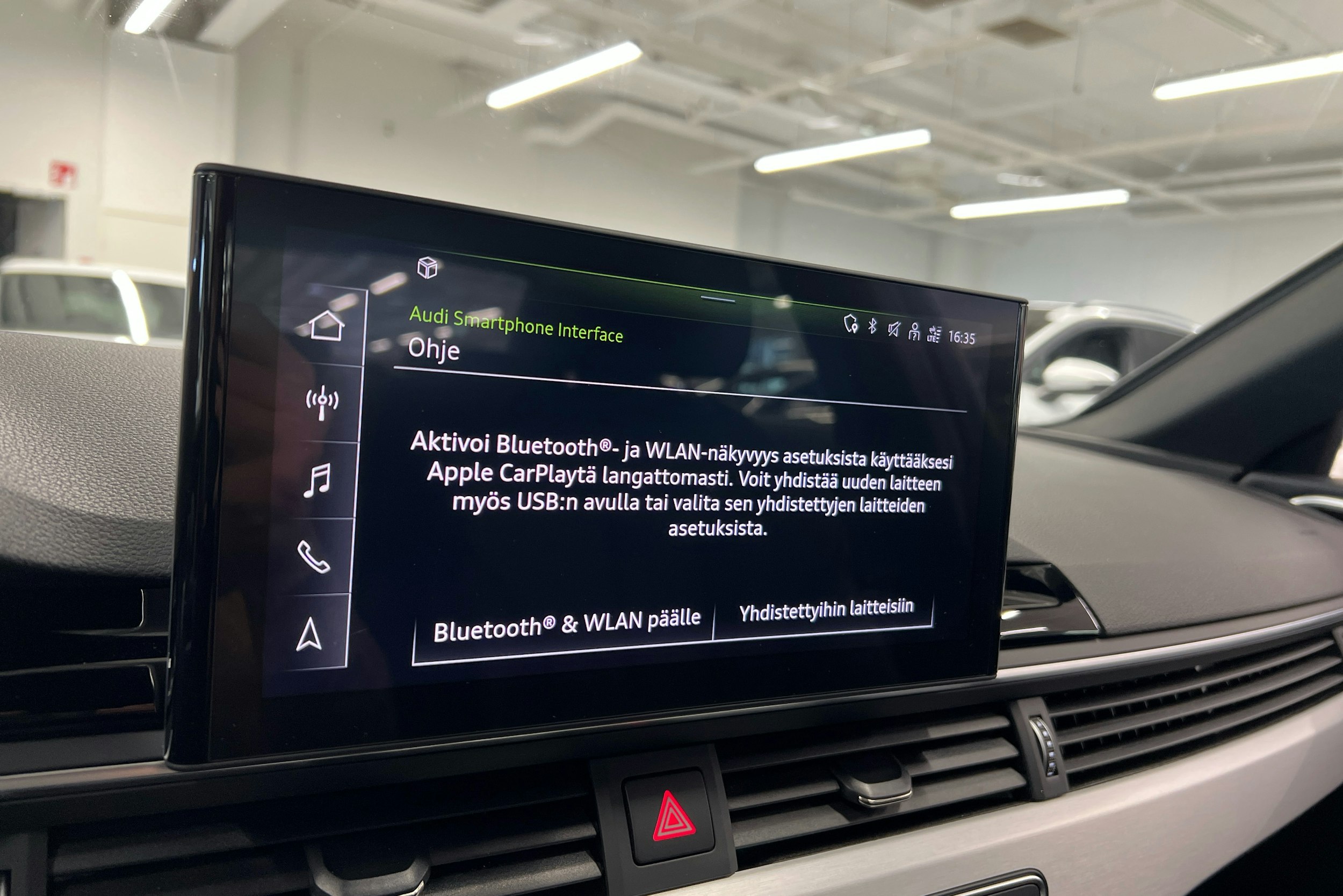 musta Audi A4 2021 kuva 17.