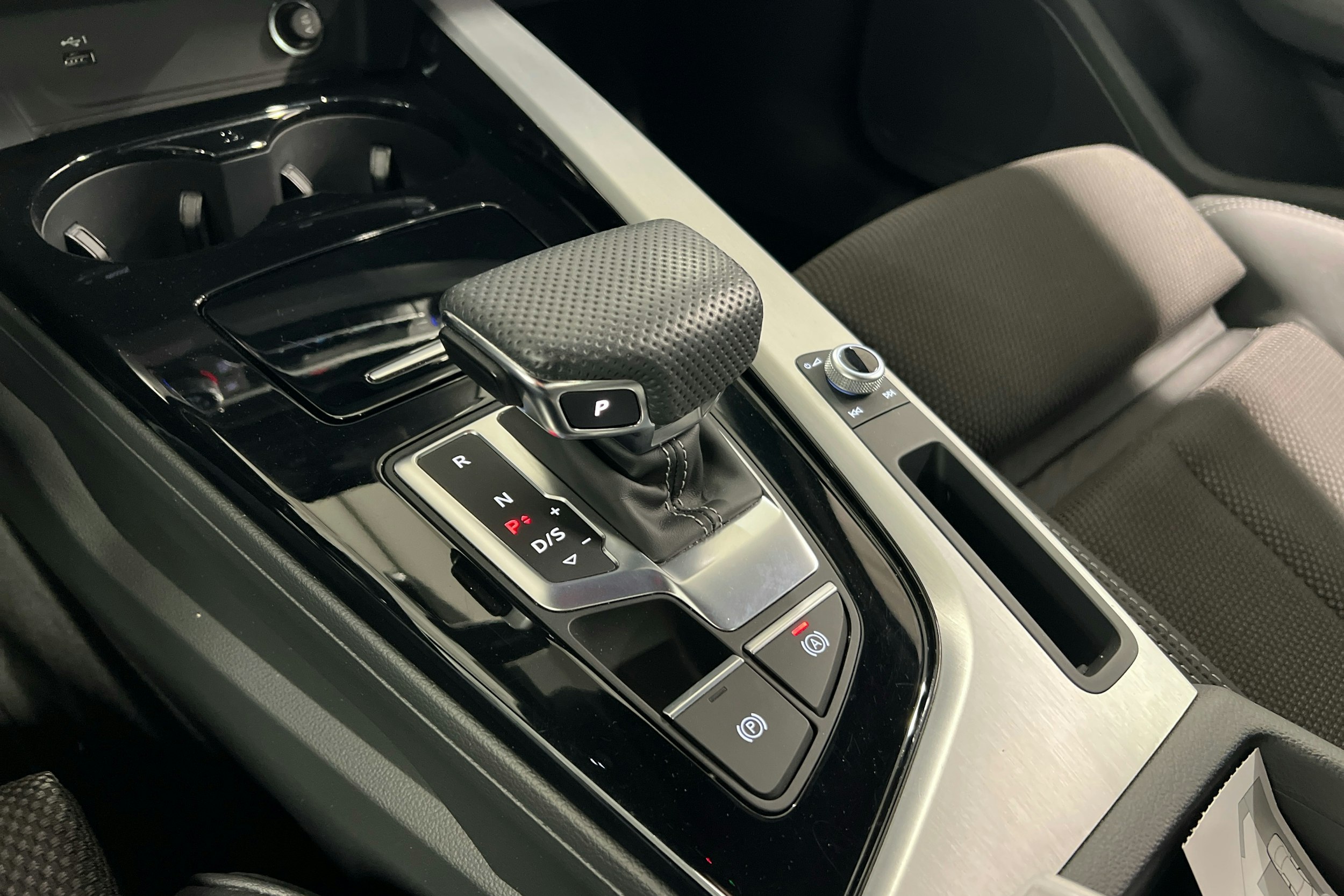musta Audi A4 2021 kuva 20.