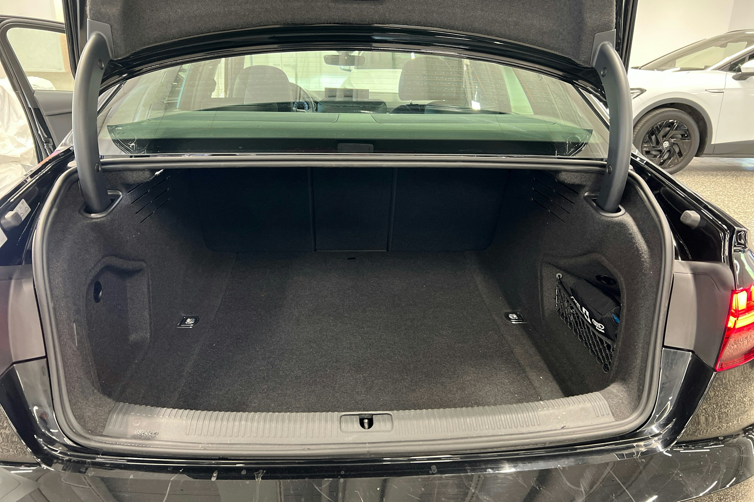 musta Audi A4 2021 kuva 22.
