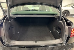 musta Audi A4 2021 kuva 22.