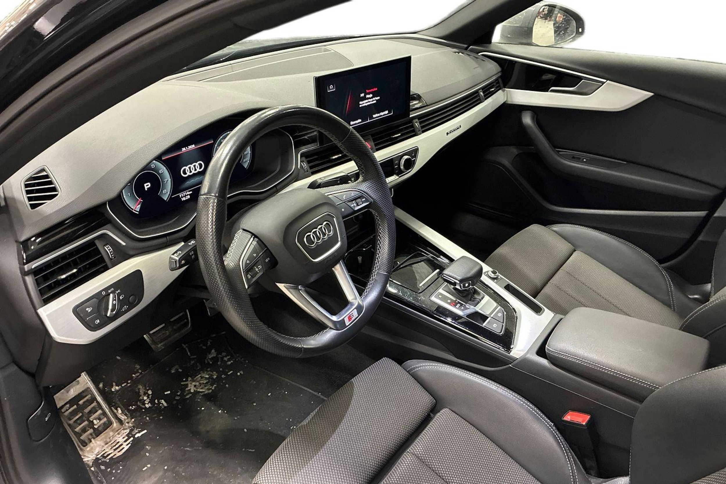 harmaa Audi A4 2021 kuva 3.