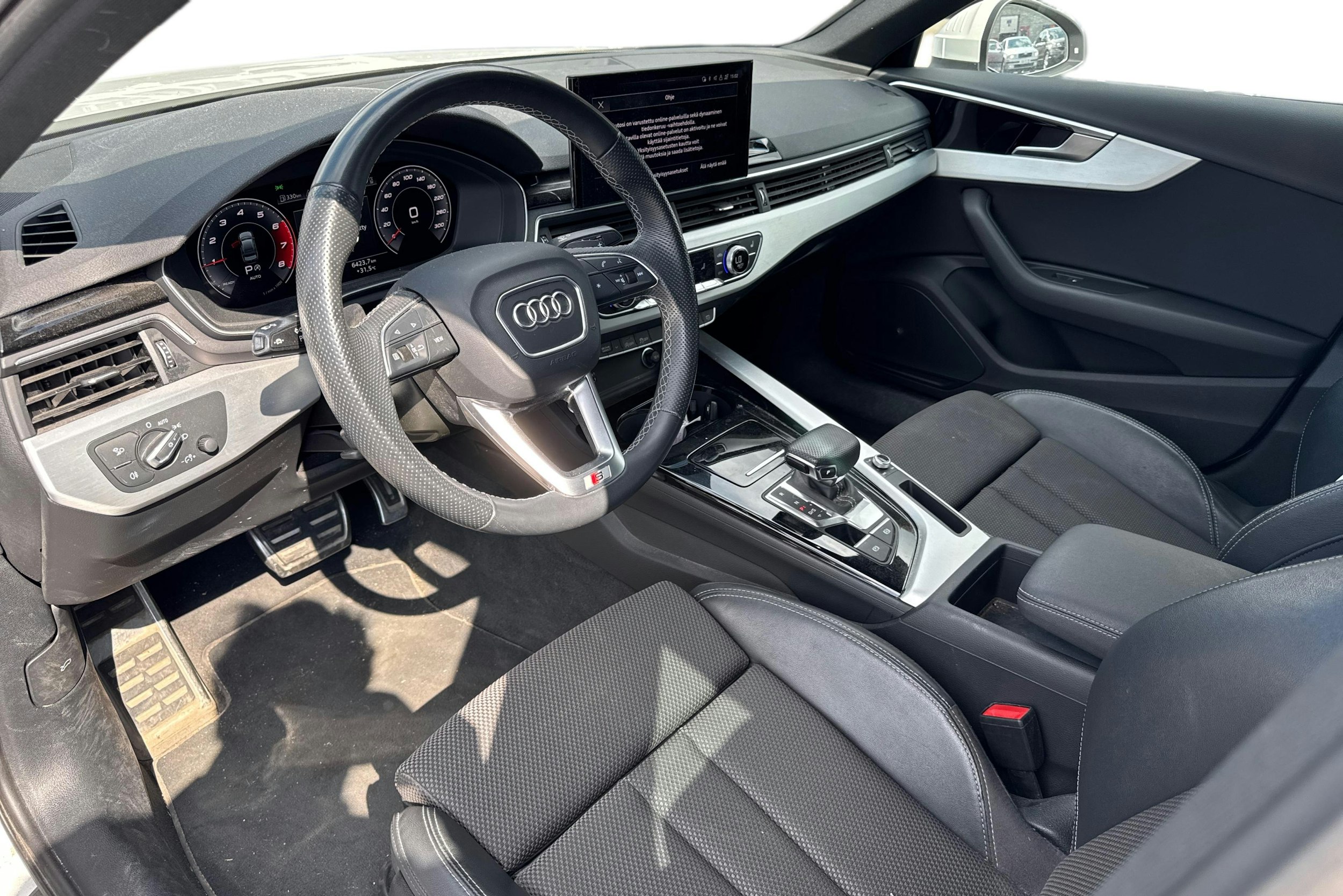 valkoinen Audi A4 2021 kuva 3.