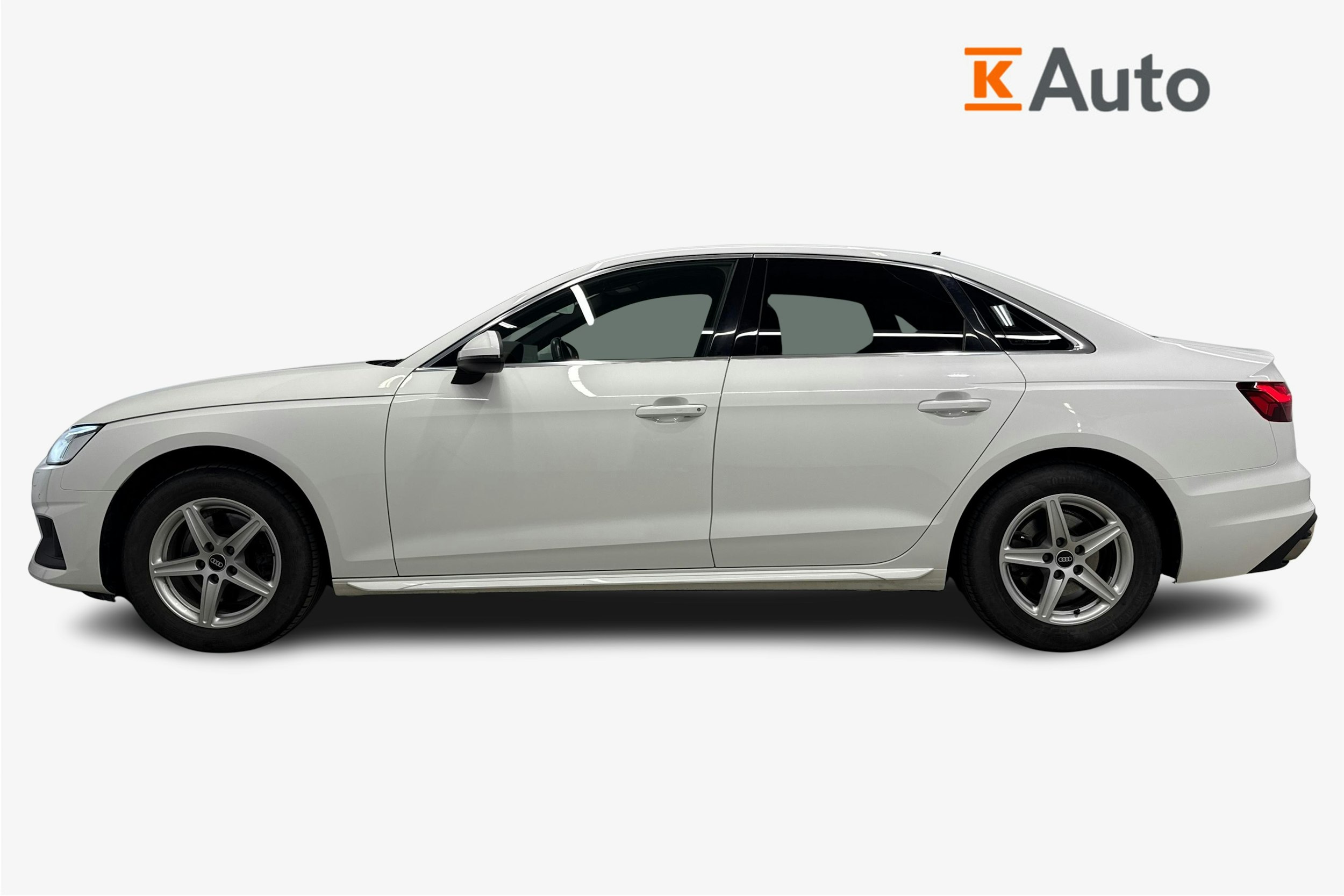 valkoinen Audi A4 2021 kuva 6.