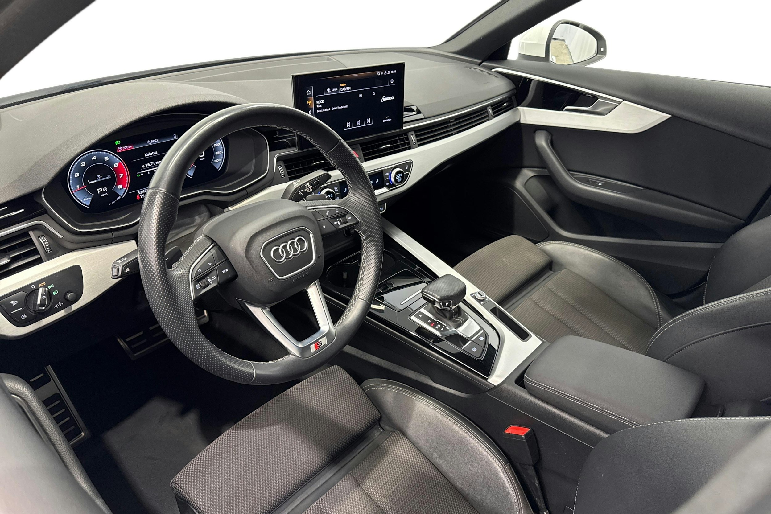 valkoinen Audi A4 2021 kuva 7.