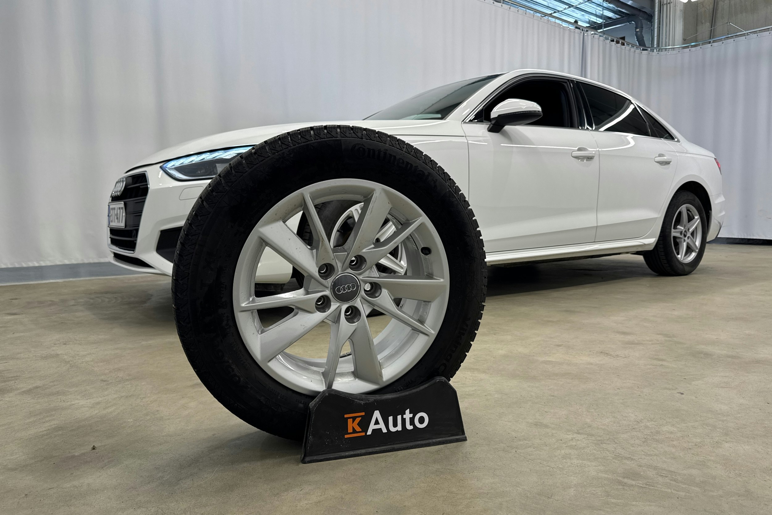 valkoinen Audi A4 2021 kuva 27.