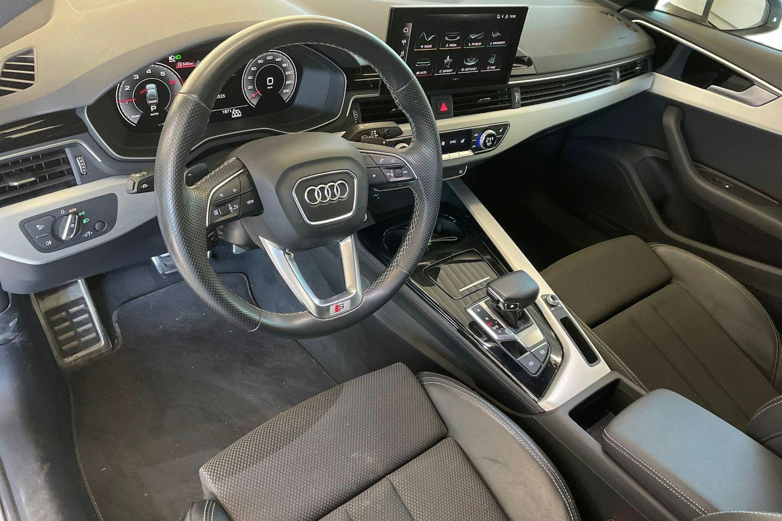 valkoinen Audi A4 2021 kuva 3.