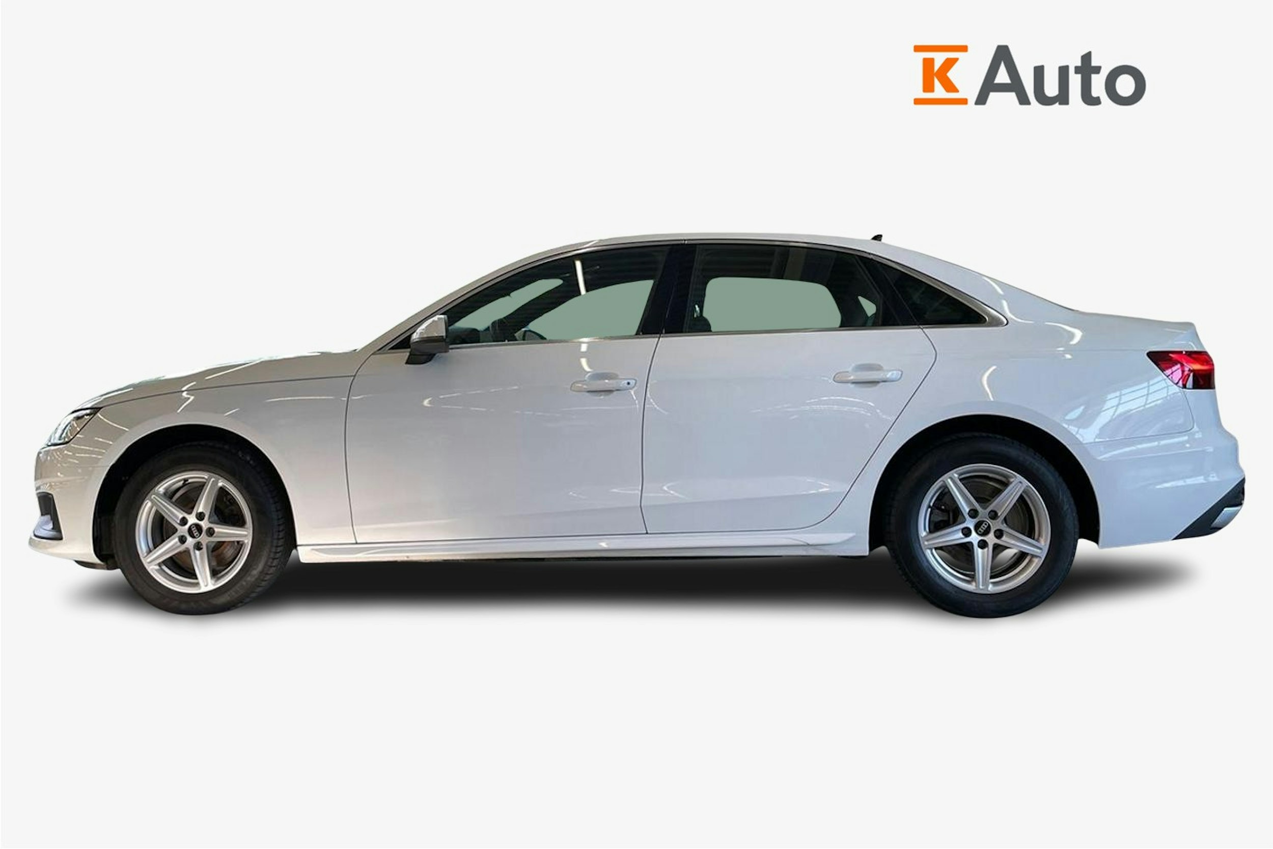 valkoinen Audi A4 2021 kuva 6.
