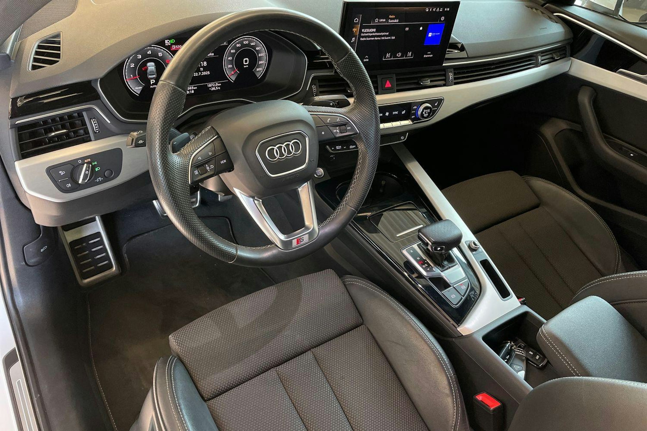 valkoinen Audi A4 2021 kuva 7.