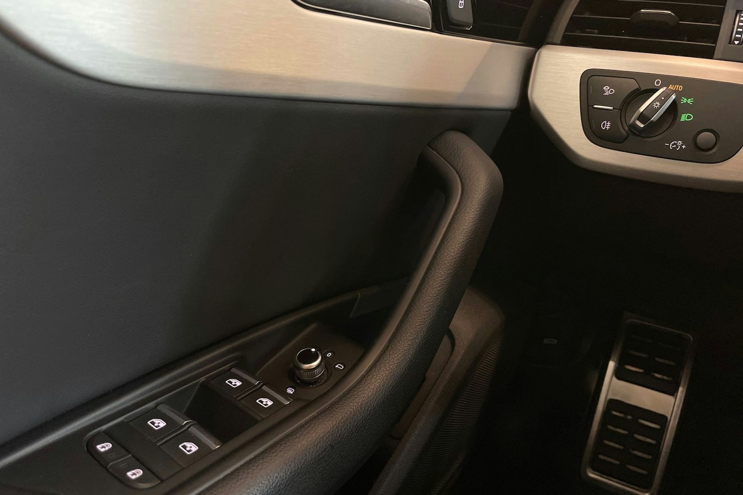 valkoinen Audi A4 2021 kuva 20.