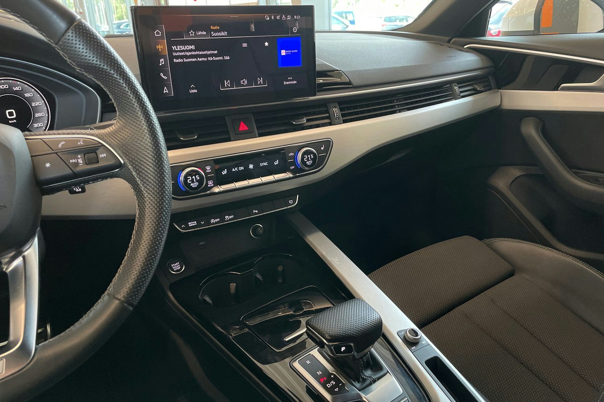 valkoinen Audi A4 2021 kuva 21.