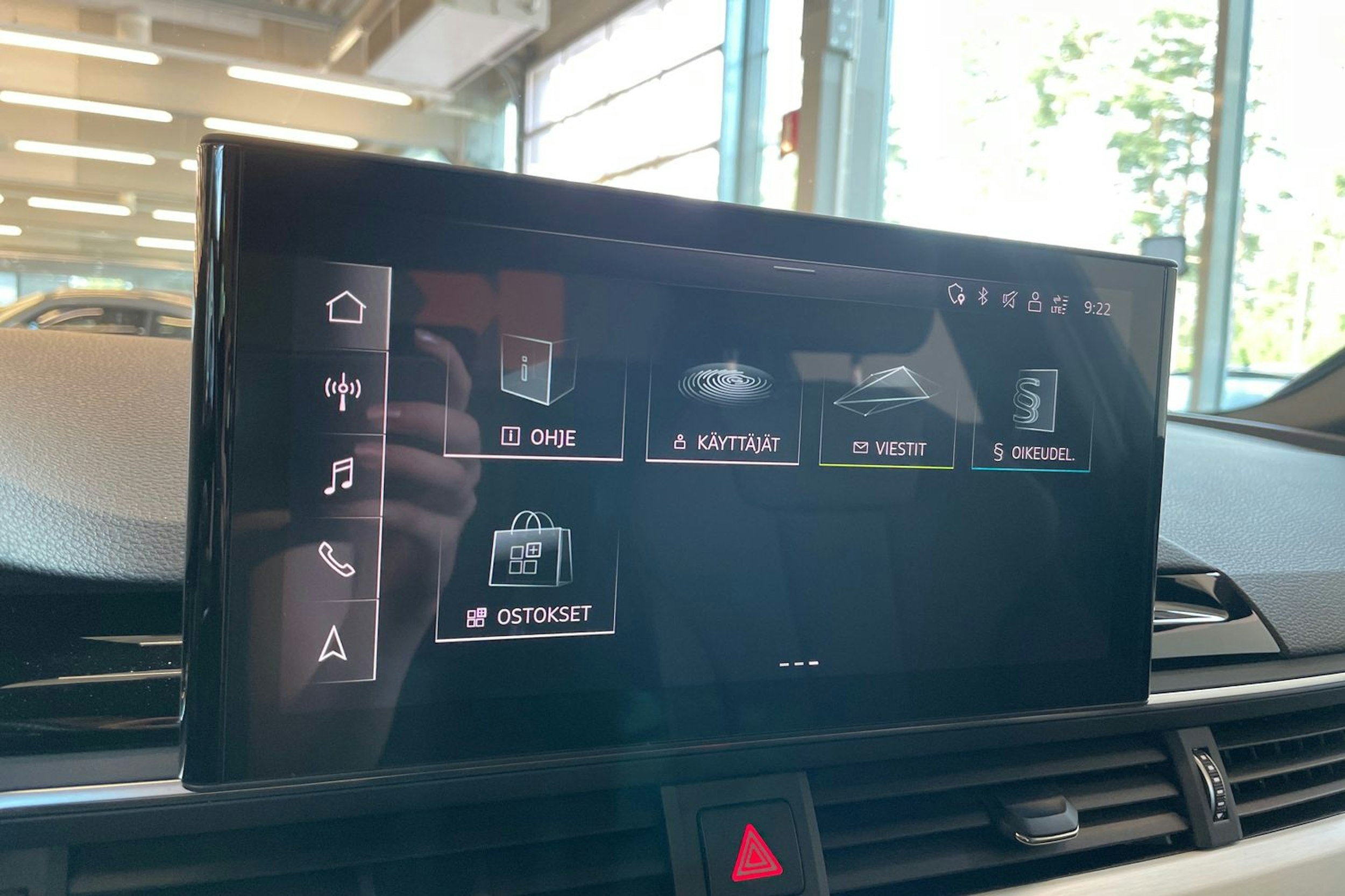 valkoinen Audi A4 2021 kuva 24.