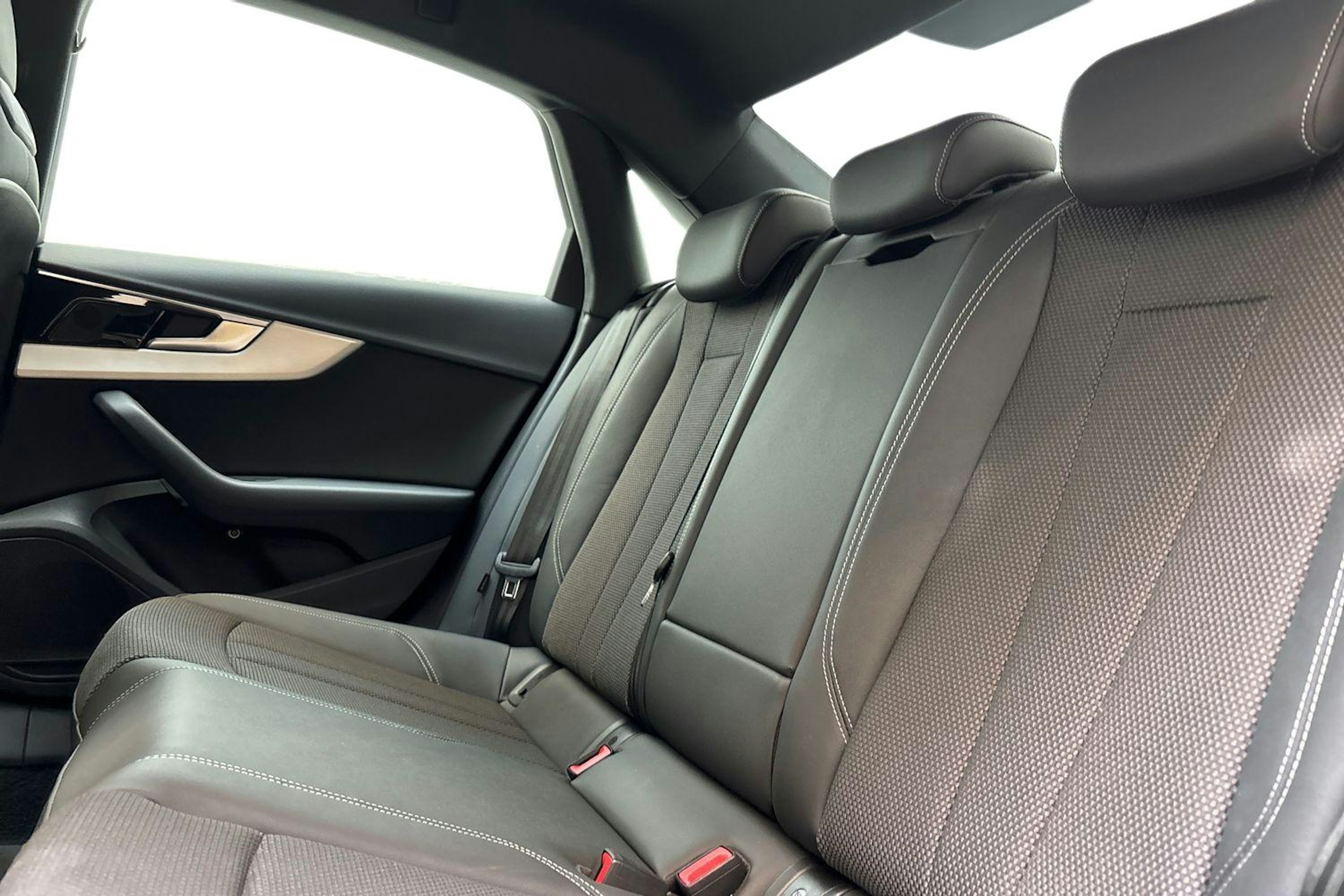 vihreä Audi A4 2021 kuva 8.
