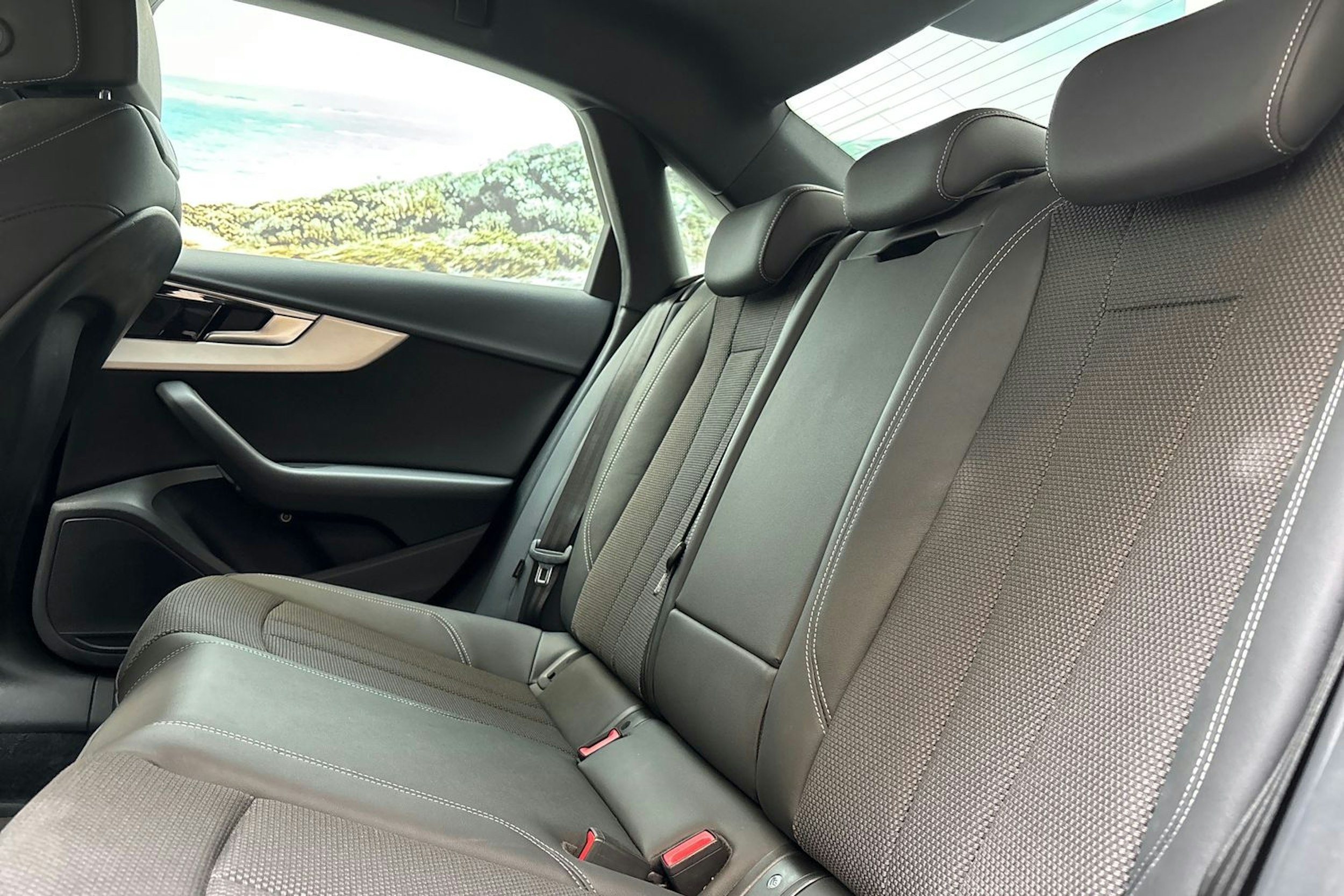 vihreä Audi A4 2021 kuva 15.