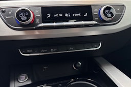 vihreä Audi A4 2021 kuva 24.