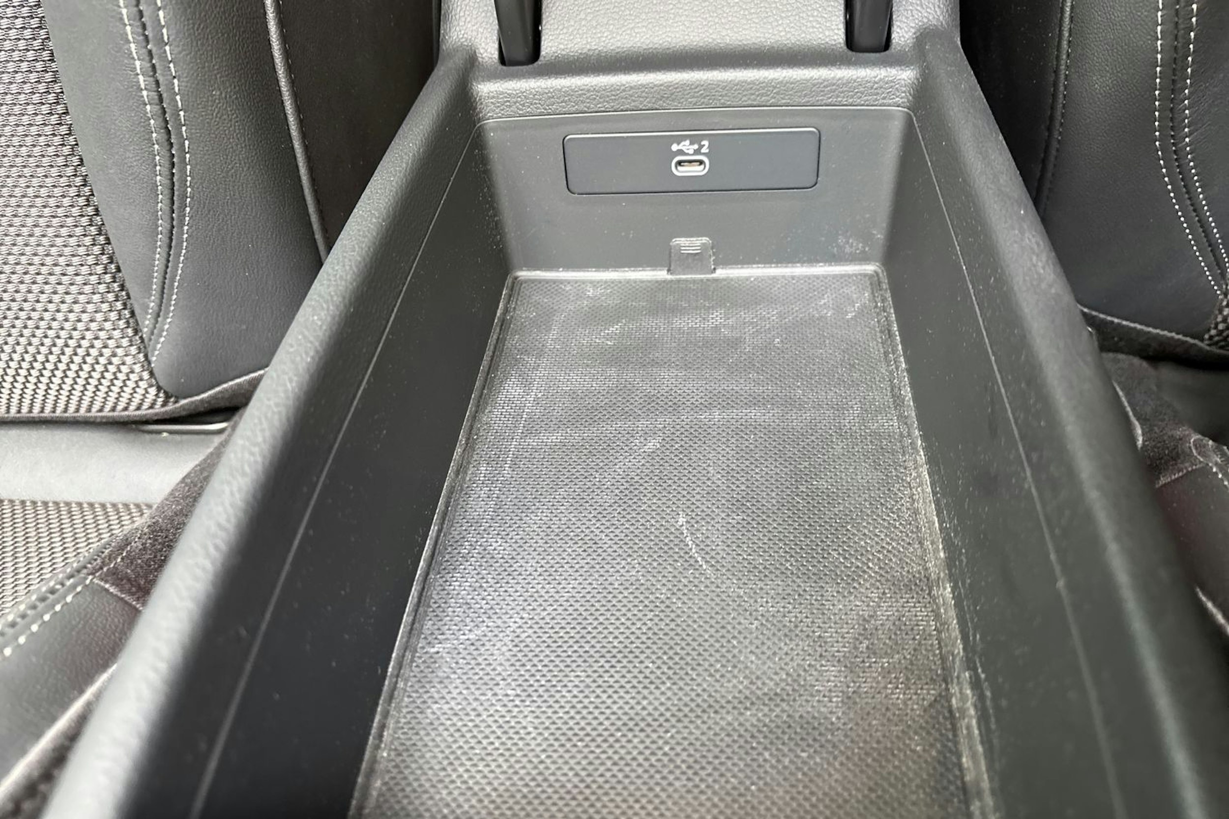 vihreä Audi A4 2021 kuva 26.