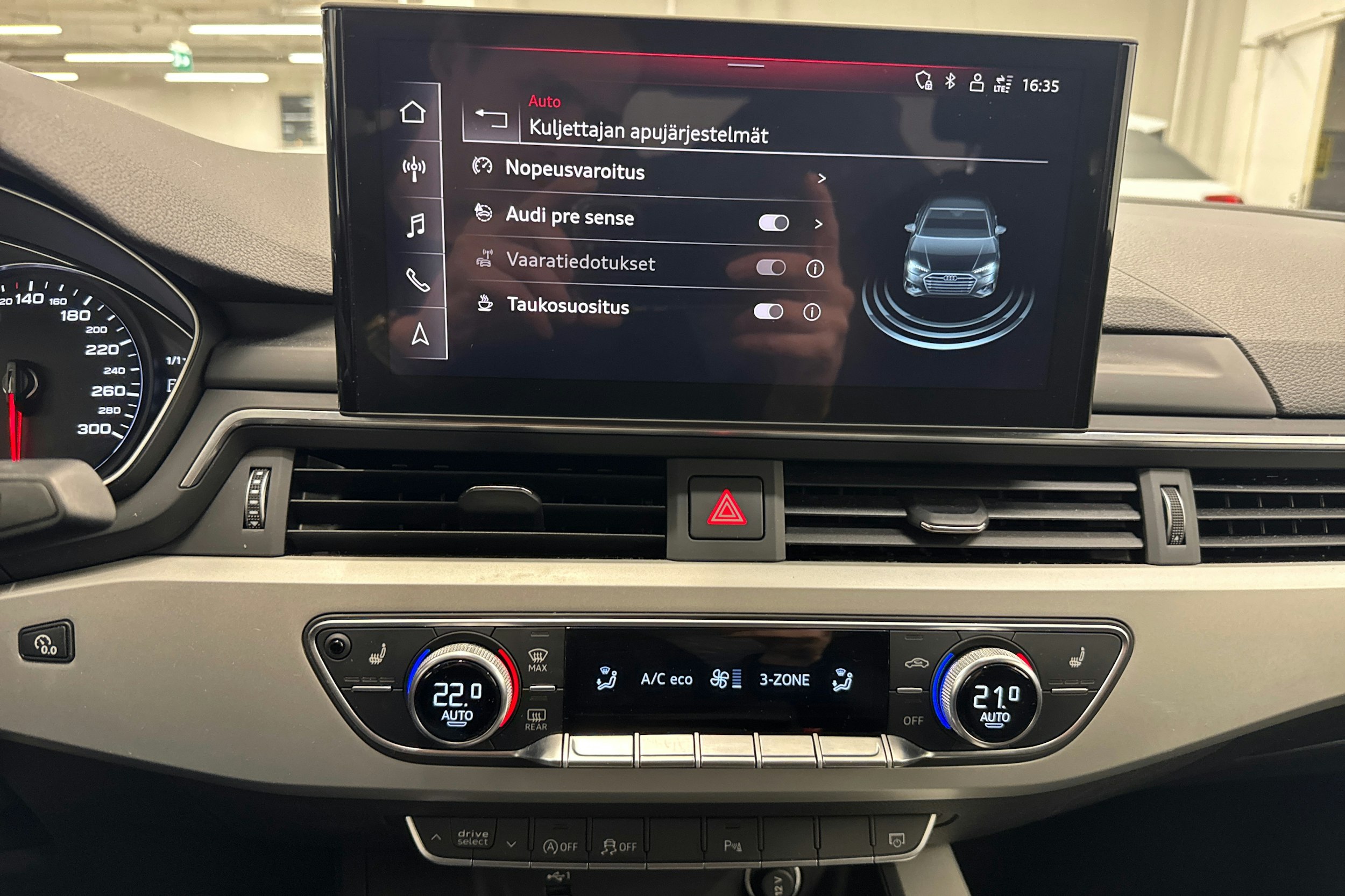 Valkoinen Audi A4 2021 kuva 20.