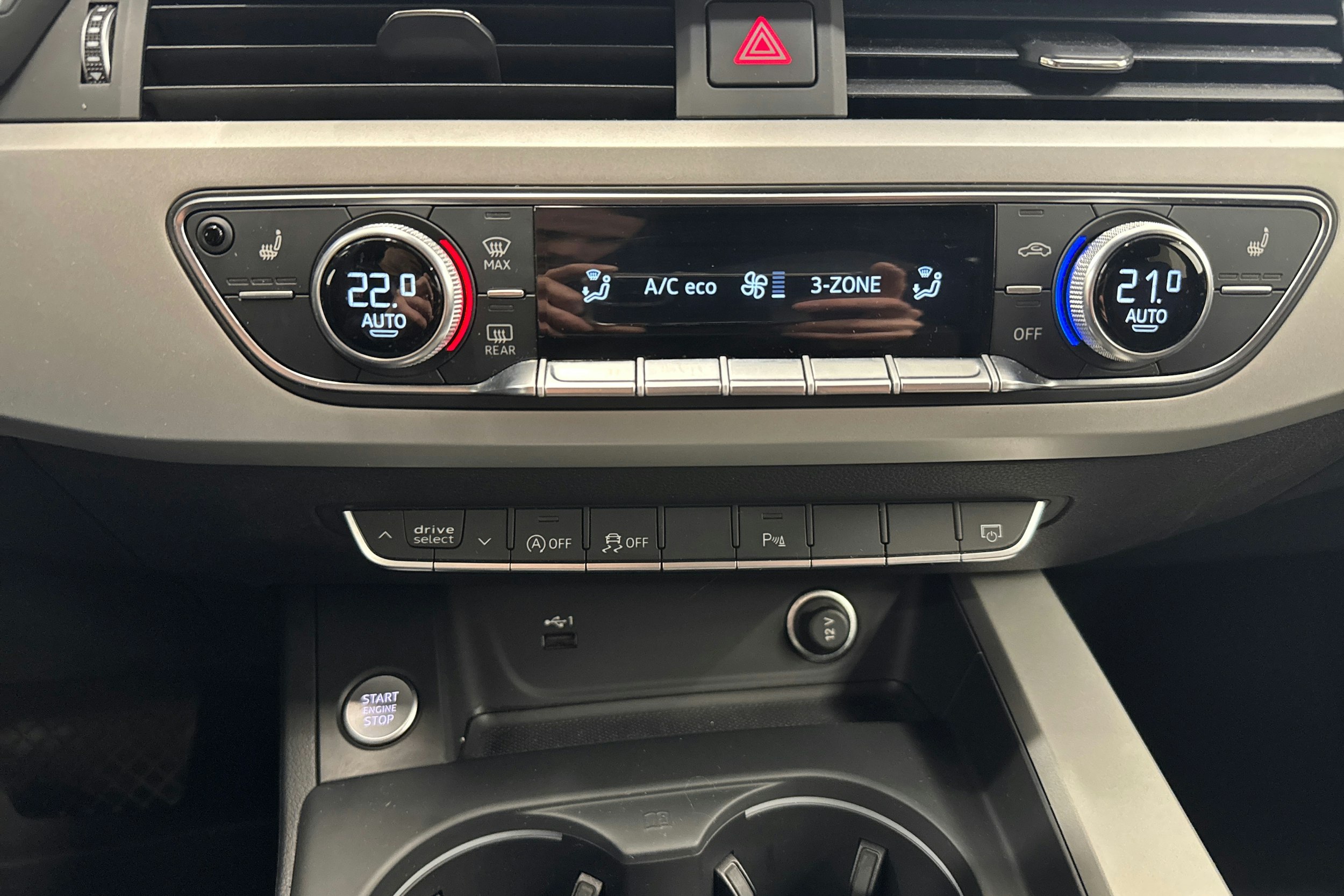 Valkoinen Audi A4 2021 kuva 21.