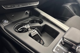 Valkoinen Audi A4 2021 kuva 22.