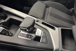 Valkoinen Audi A4 2021 kuva 23.