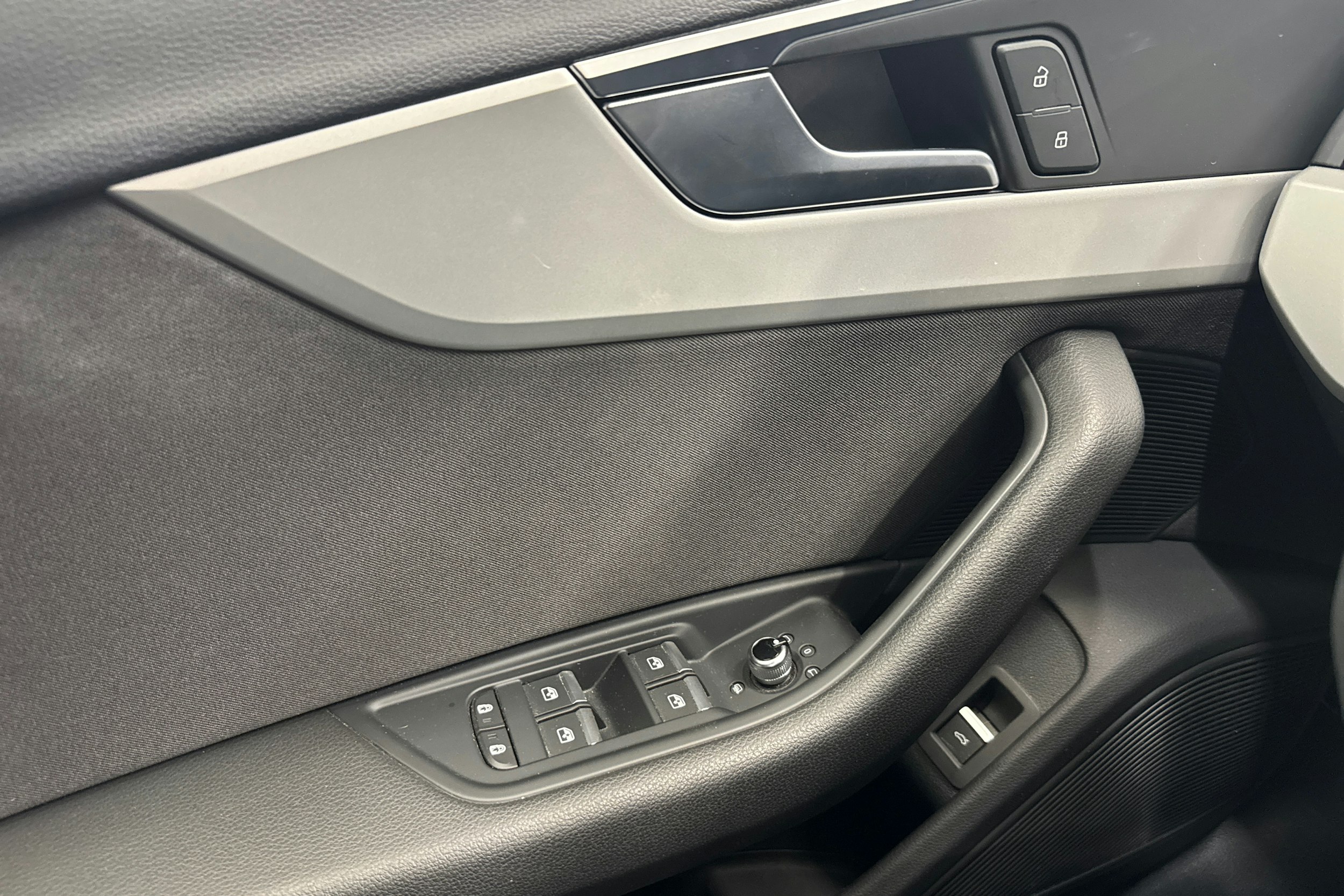 Valkoinen Audi A4 2021 kuva 24.