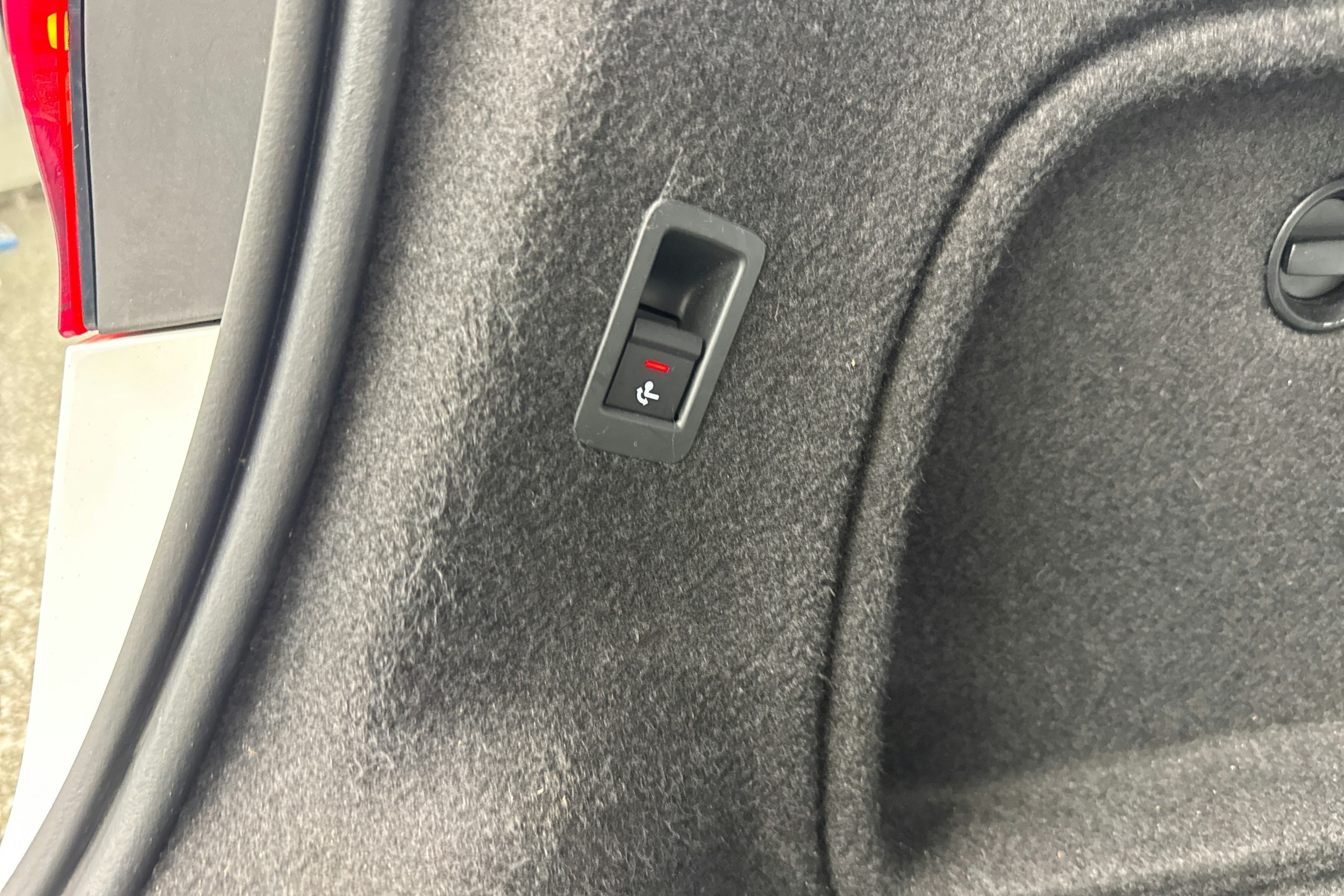 Valkoinen Audi A4 2021 kuva 27.