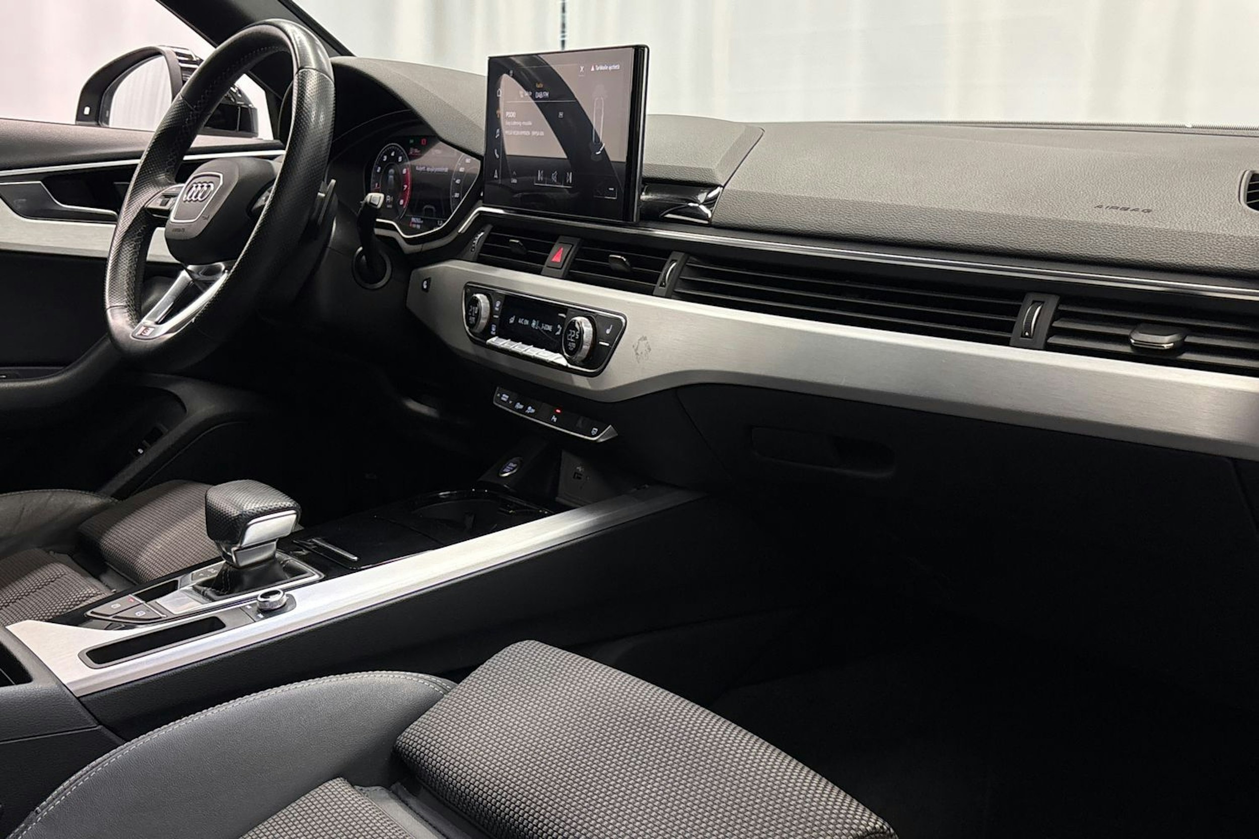 musta Audi A4 2021 kuva 14.