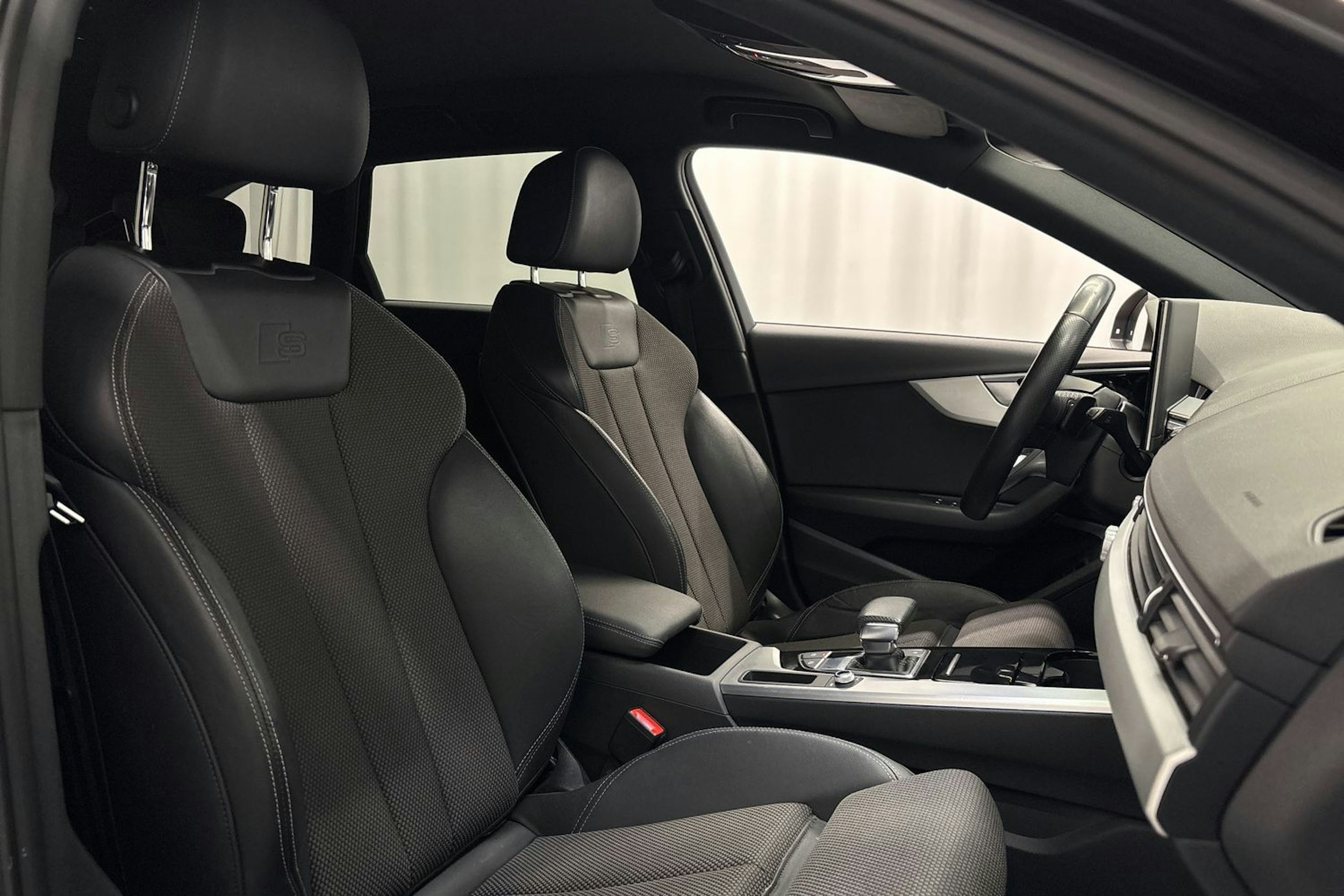 musta Audi A4 2021 kuva 15.