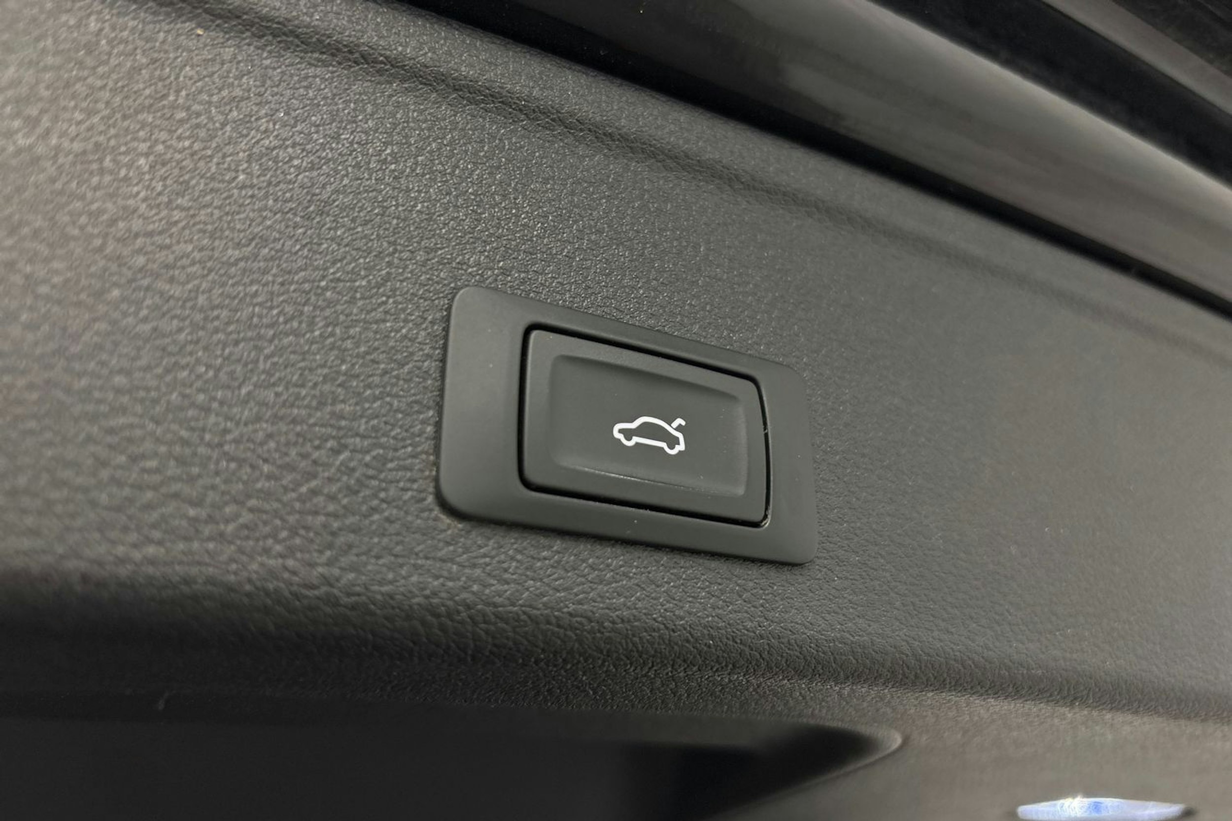 musta Audi A4 2021 kuva 17.